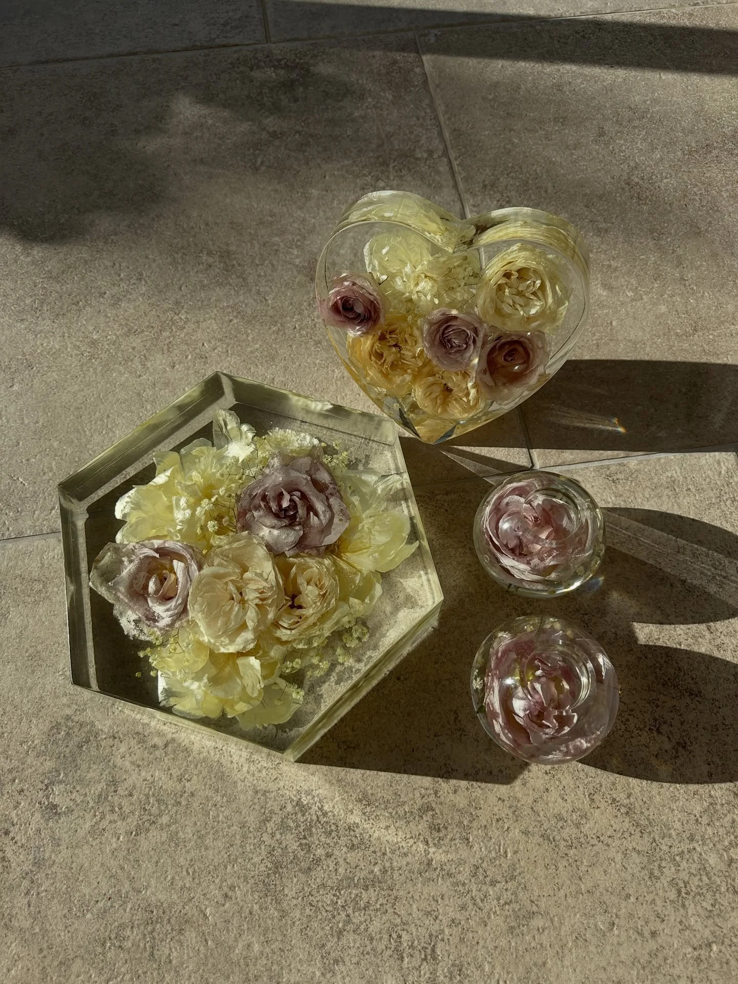 Swipe to see what this wedding bouquet looked like before it was preserved in resin.

Florist: @purplehazeflowers 

#weddingbouquetideas #bouquetpreservation #preservedweddingbouquet #peony #resinflowerblock #resinblock
 #resinpour #flowerpreservatio
