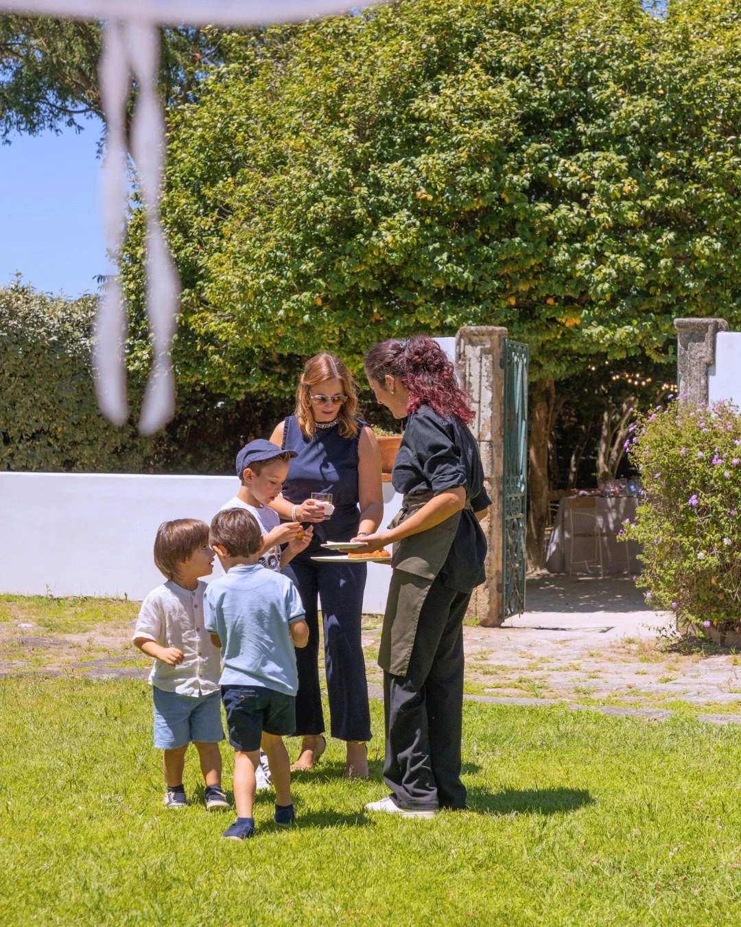 Receber bem faz parte do nosso compromisso! ✨🥂

Welcoming others well is part of our commitment! ✨🥂

#wedding #portugaldestinationwedding #2026wedding #weddinginspiration #casamento2026 #summerwedding
#outdoorwedding&nbsp;#casamento #baptism #batiz
