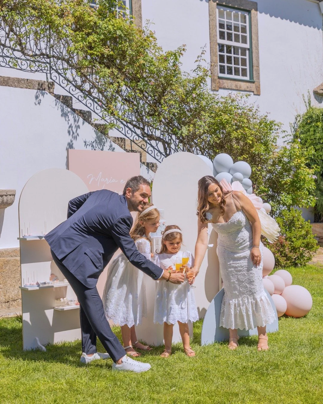 Um dia muito especial para a Maria e a Laura 🤍
Rodeadas de amor, fam&iacute;lia e um cen&aacute;rio perfeito para celebrar momentos que ficam para sempre! ✨

A very special day for Maria and Laura 🤍
Surrounded by love, family, and the perfect setti
