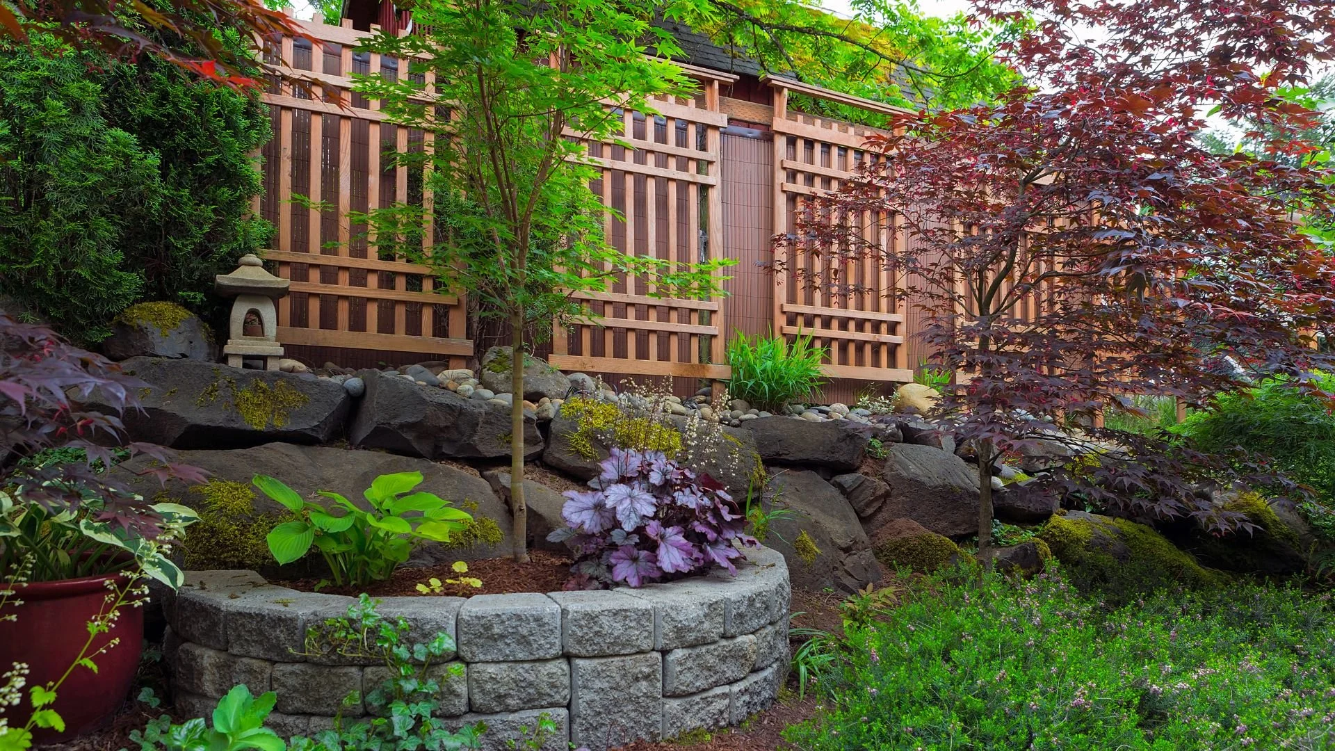 image of privacy hardscaping