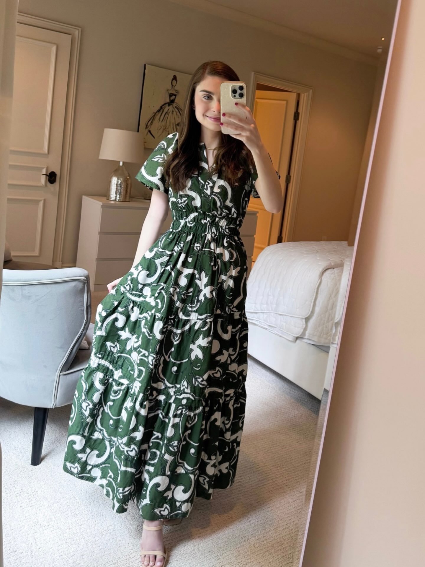 @anthropologie Somerset dresses are some of my favorites! Love this older pattern, and the fact that it&rsquo;s a maxi dress that actually works for petites makes me love it even more✨