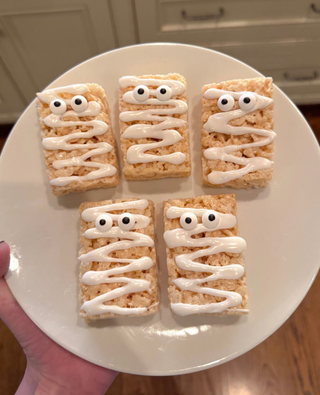 This may be the easiest Halloween treat ever🙌🏻 Check out the 3 steps on my latest blog post! Linked in my bio