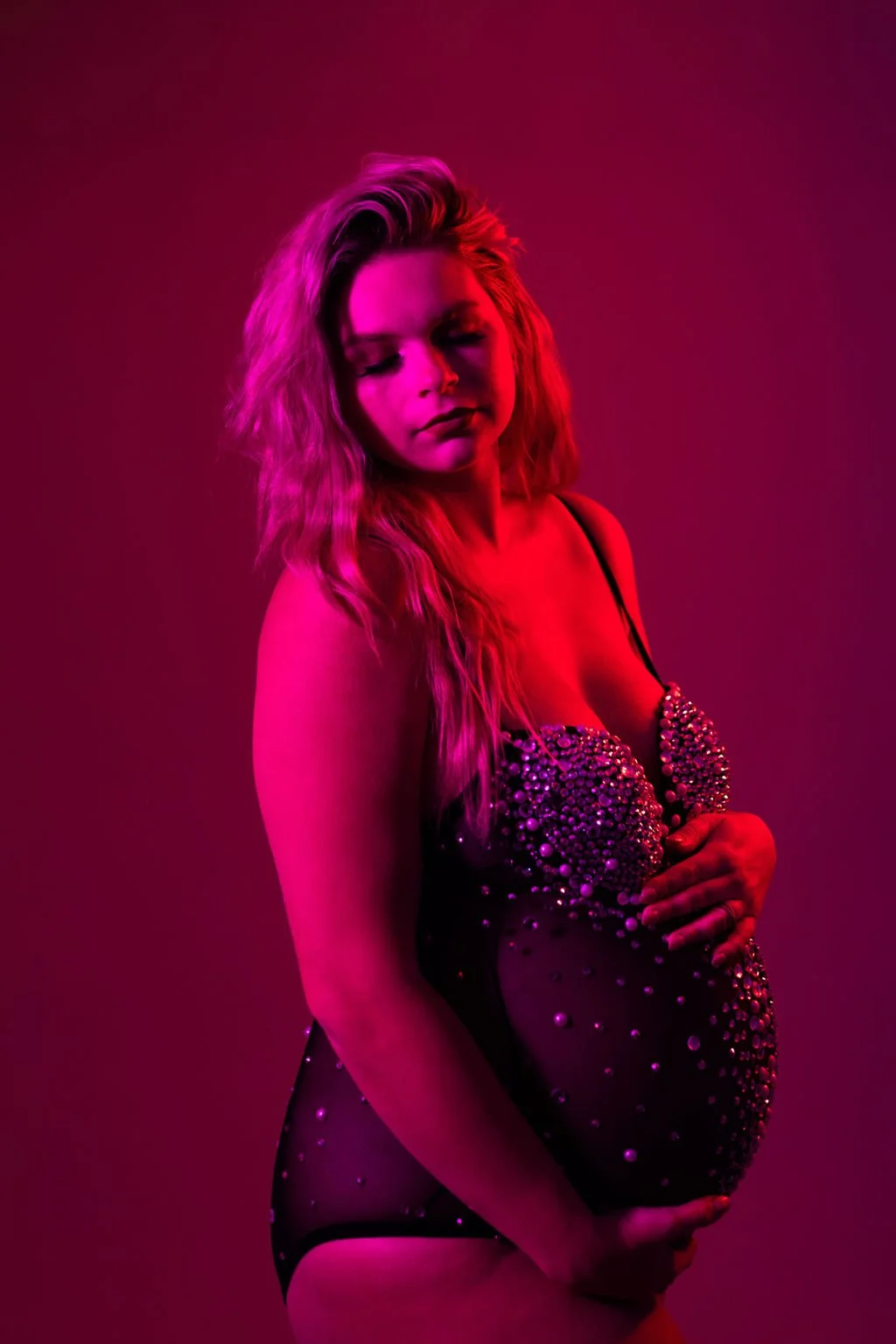 Embracing The Magic of Maternity Boudoir 