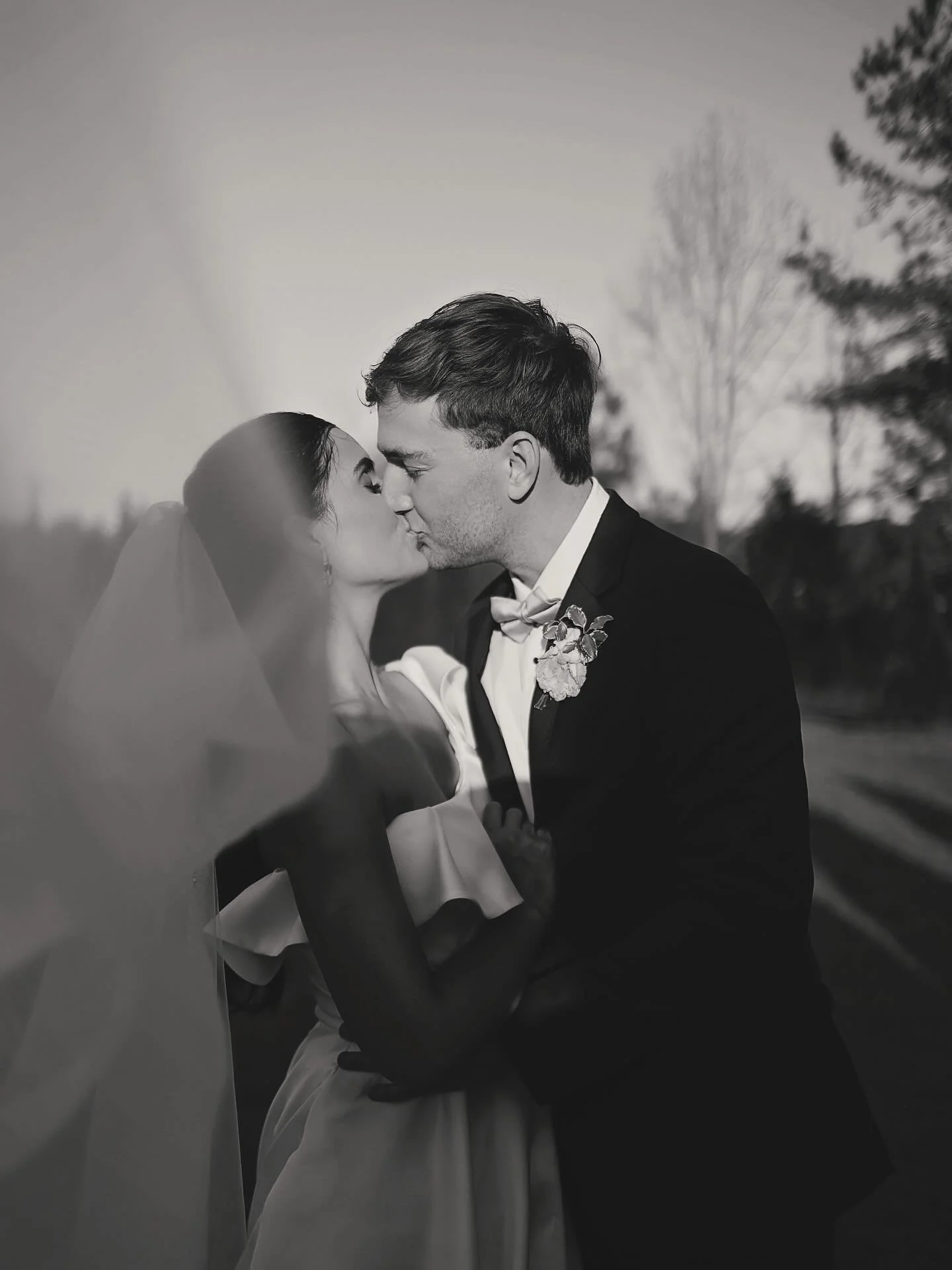 College sweethearts Abby &amp; Sawyer said &ldquo;I do&rdquo; surrounded by the people who have loved them from the very beginning. Their wedding day felt like the perfect preview of spring, filled with warm sunshine, soft colors, and so many happy t