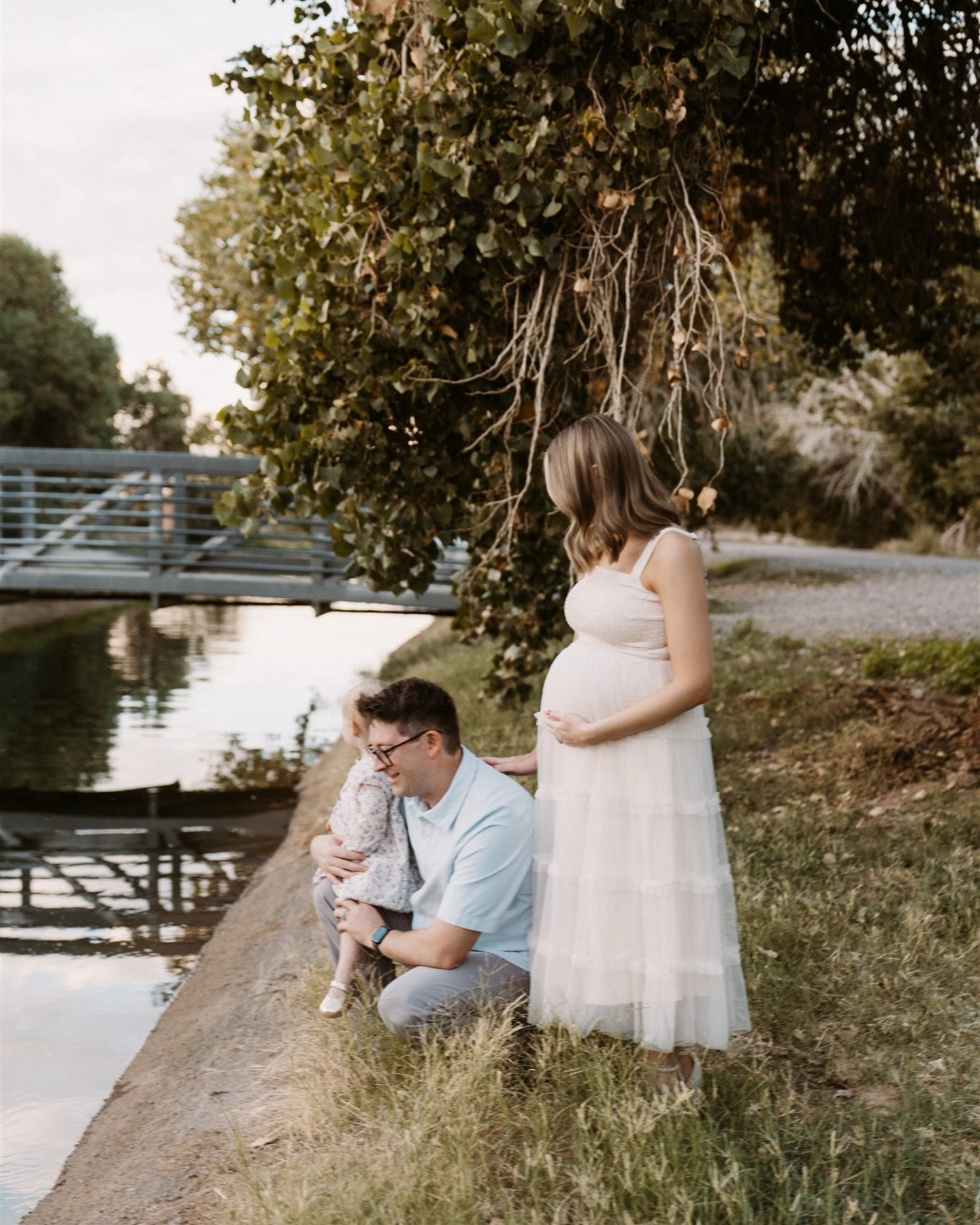 posting old photos I've been meaning to share 🤍 

The best compliment a photographer can get is when clients keep coming back for new photos! I photographed their wedding back in 2023 and here we are now photographing their growing family over the l