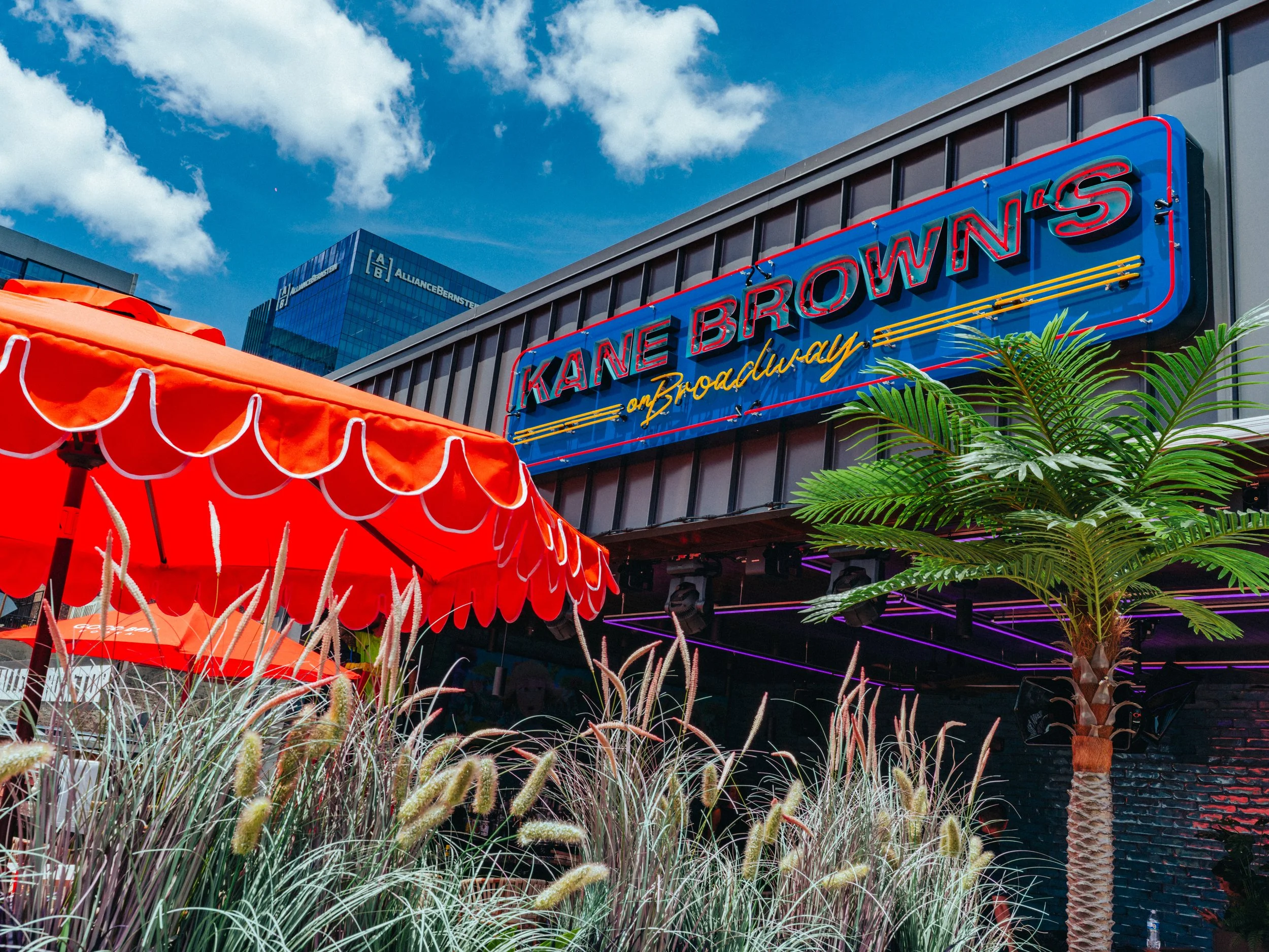 KANE BROWNS ON BROADWAY 005.jpg
