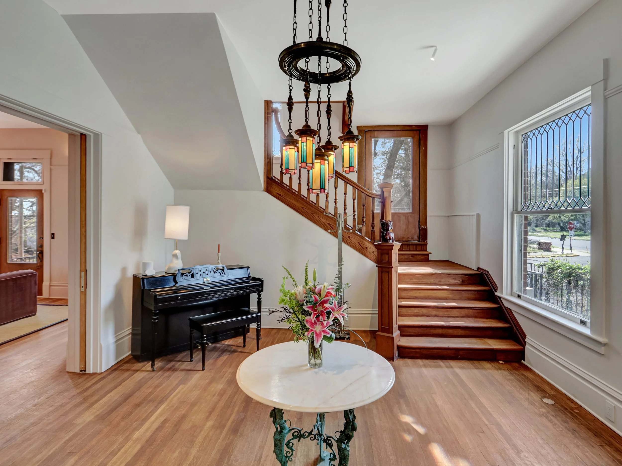 003-Foyer Staircase.jpg