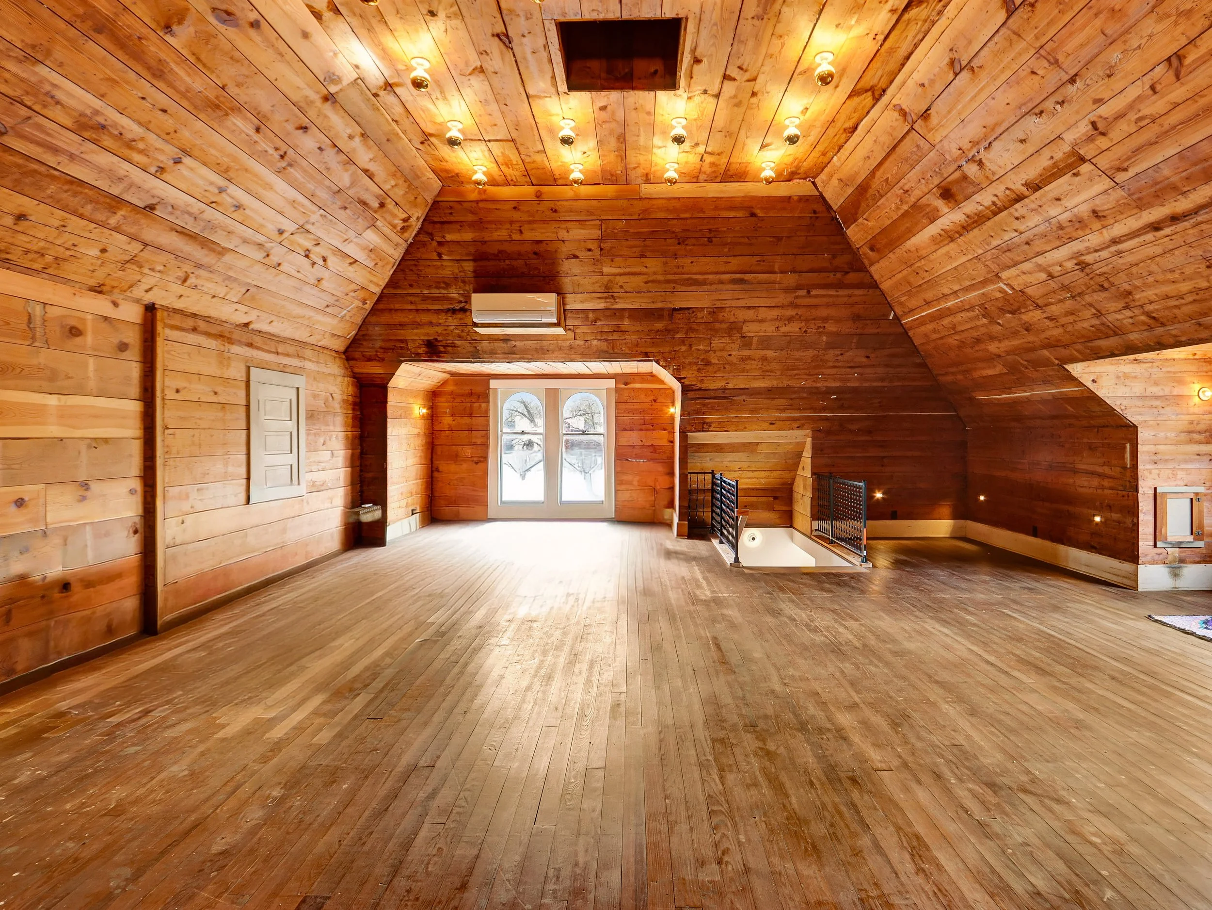 084-Ballroom.jpg