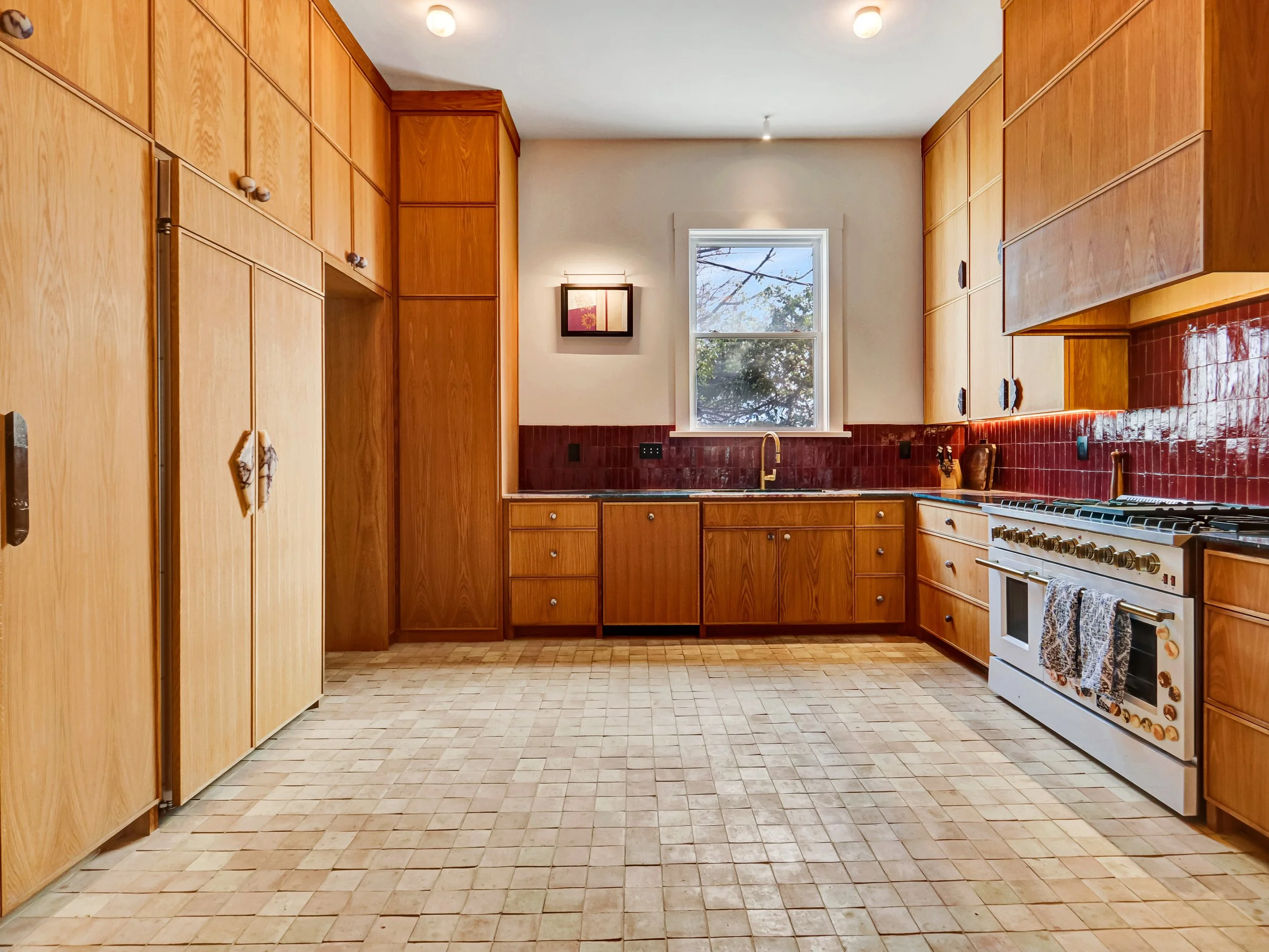 018-Kitchen.jpg