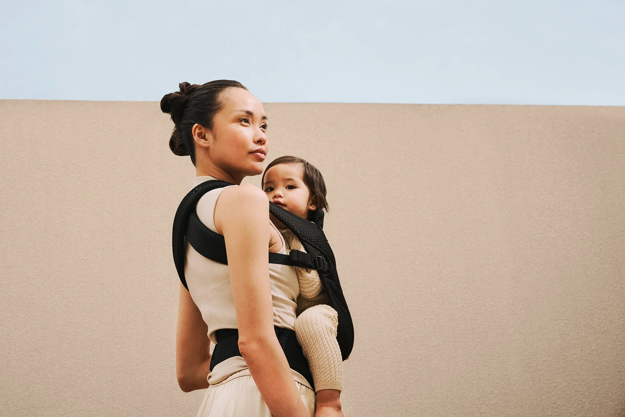 ergobaby_carrier_omni_deluxe_onyx_BCODMONYX_10_1563.jpg