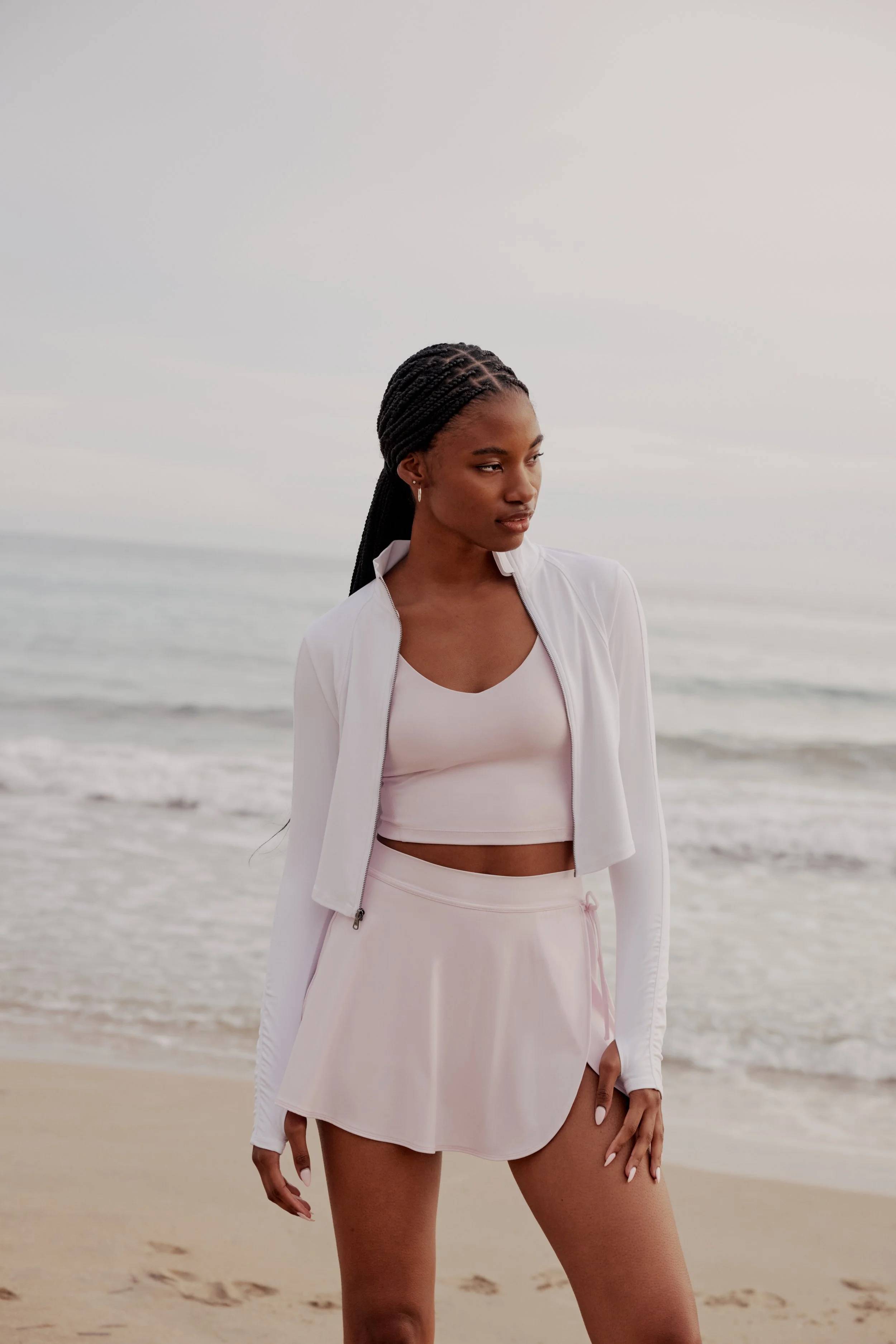 GILLY_HICKS_SPRING_II_2024_EDITORIAL_YOURE_GOING_PLACES_TAKE_GILLY_WITH_YOU_D2_LOOK11_7475.jpg
