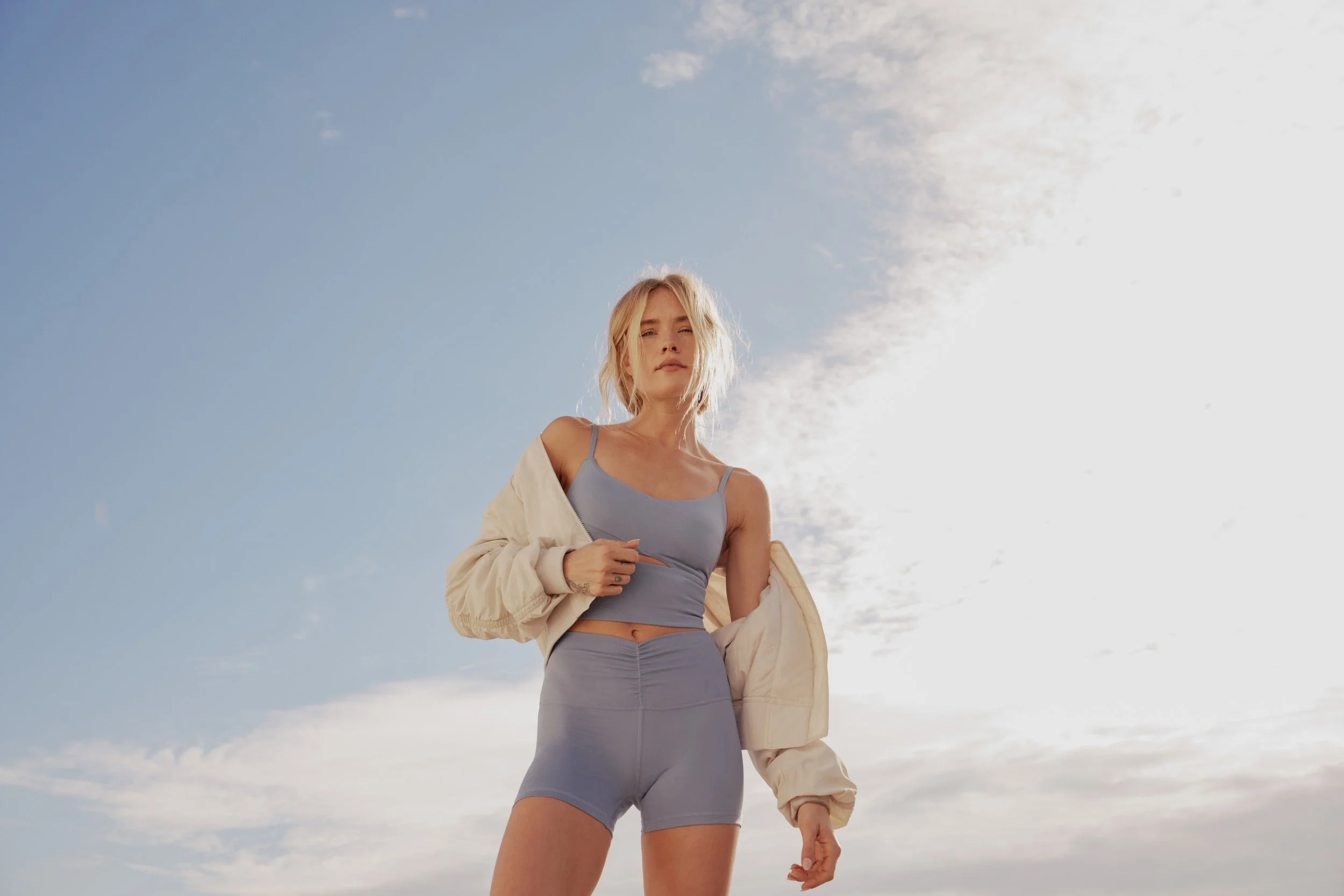 GILLY_HICKS_SPRING_II_2024_EDITORIAL_YOURE_GOING_PLACES_TAKE_GILLY_WITH_YOU_WOMENS_D2_LOOK7_1452.jpg