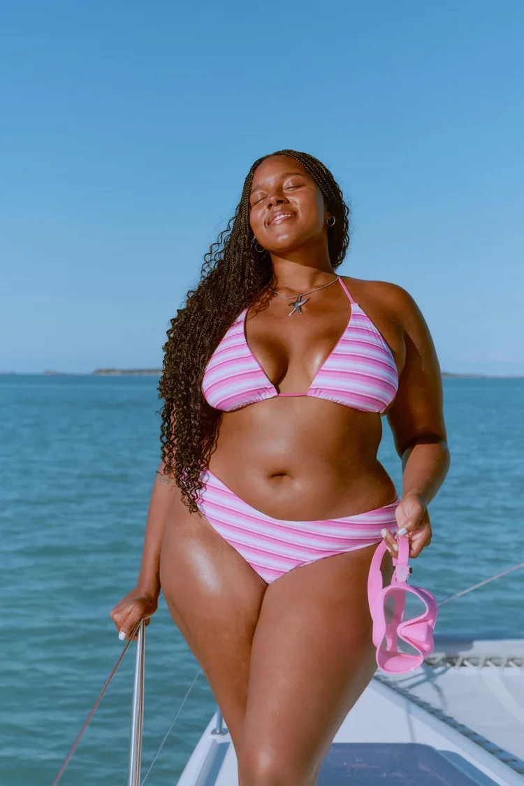 HOLLISTER_SPRING_1_2026_SPR_2_EDITORIAL_SPRING_BREAK_WOMENS_D2_LOOK1_3010.webp
