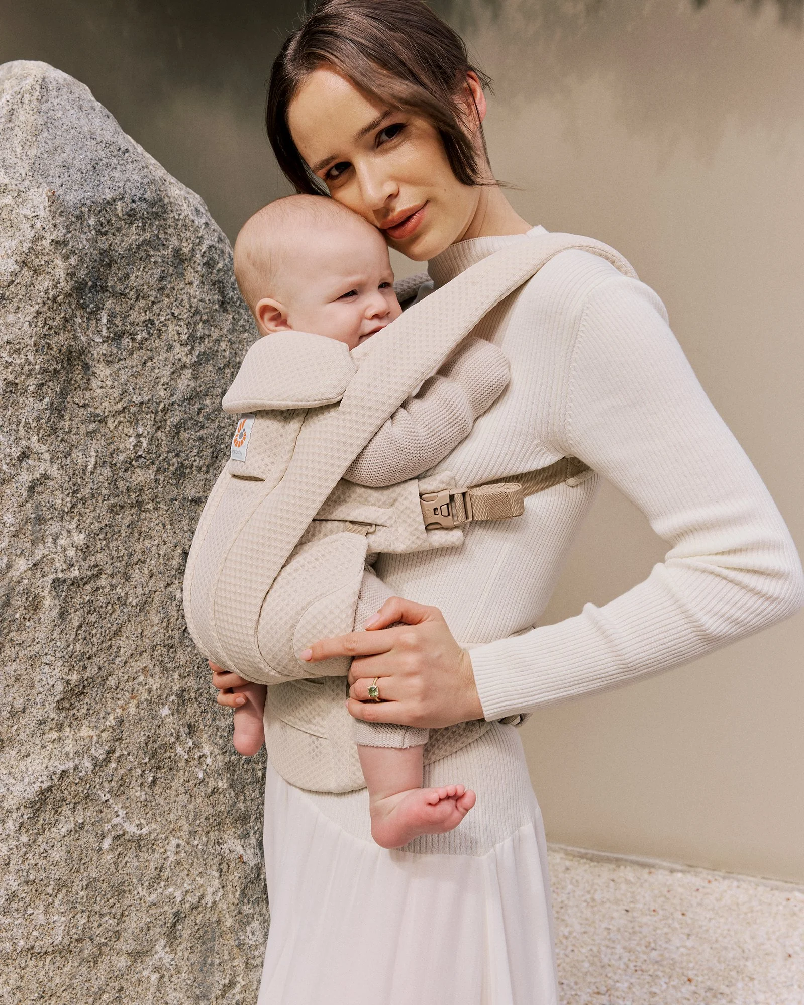 ergobaby_carrier_omni_deluxe_natbge_BCODMNATBGE_05_0688 1.jpg