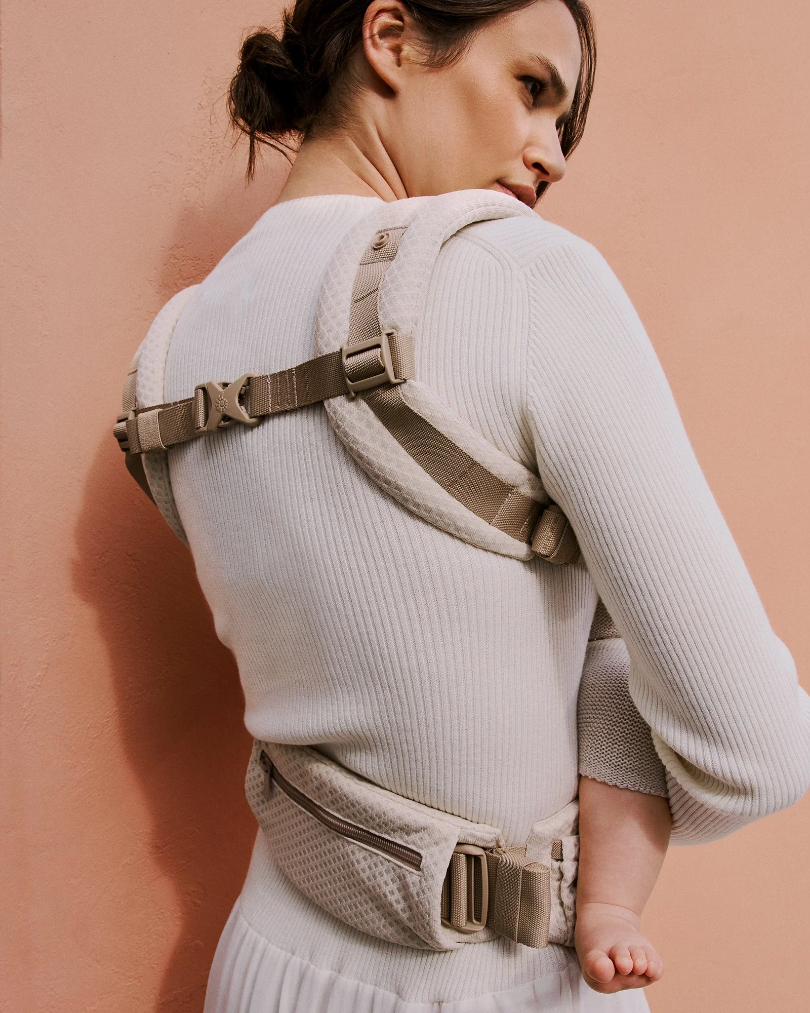 ergobaby_carrier_omni_deluxe_natbge_BCODMNATBGE_06_1076.jpg
