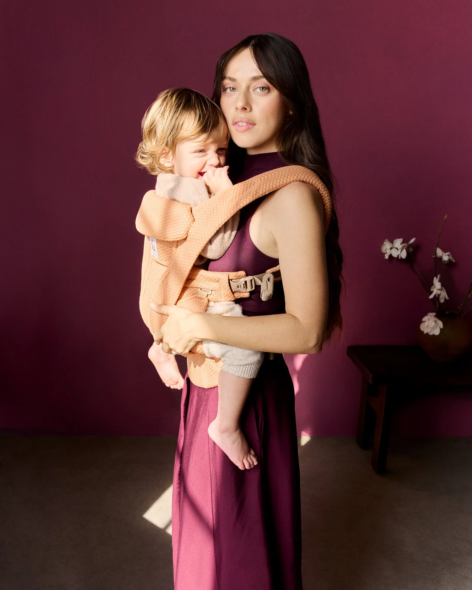 ergobaby_carrier_omni_deluxe_canclay_BCODMCANCLAY_01_0171.jpg