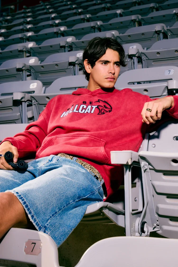 HOLLISTER_2025_SUM2_EDITORIAL_GRAPHICS_SHOP_REFRESH_MENS_D1_LOOK3_0622.webp