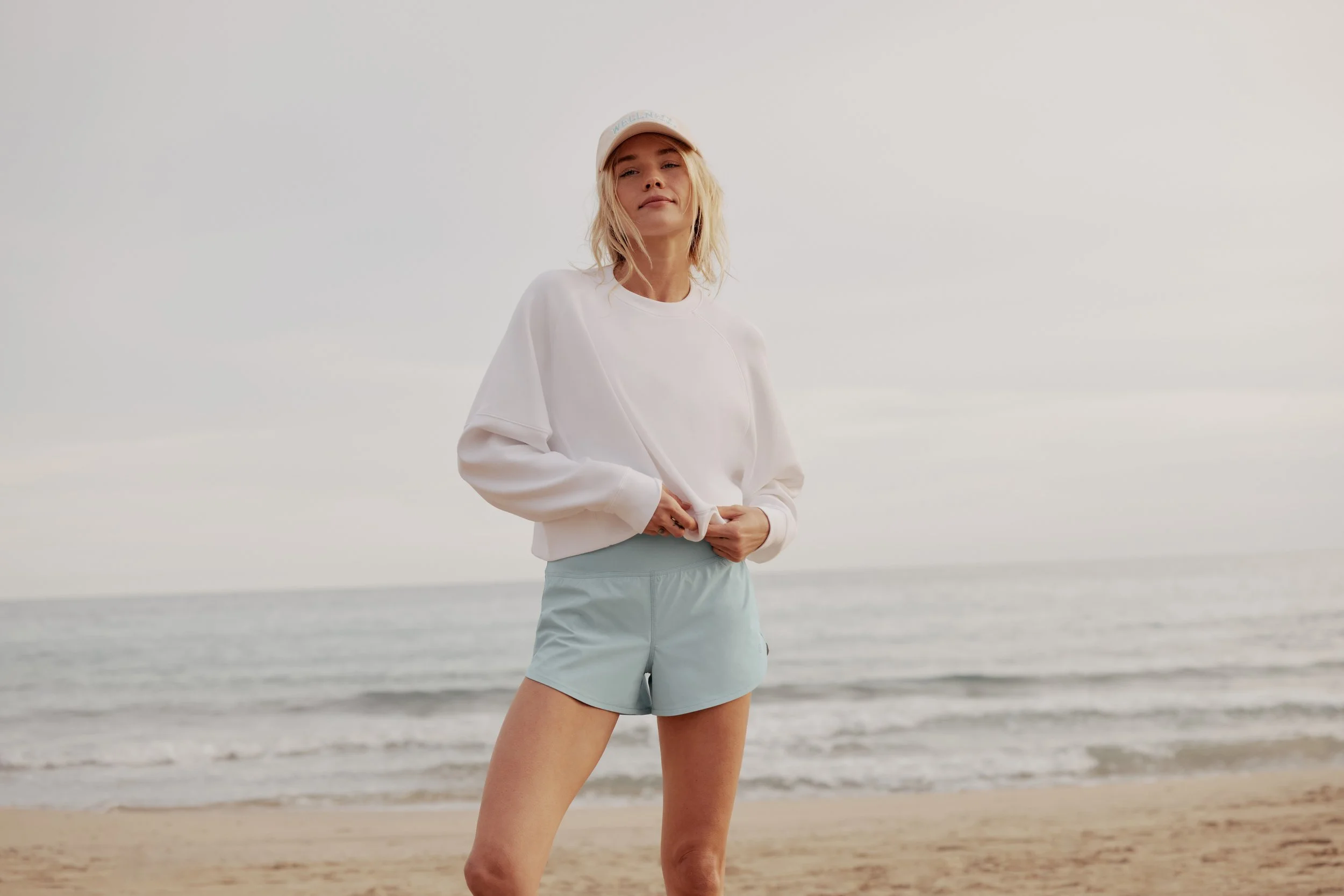 GILLY_HICKS_SPRING_II_2024_EDITORIAL_YOURE_GOING_PLACES_TAKE_GILLY_WITH_YOU_WOMENS_D2_LOOK1_7242.jpg