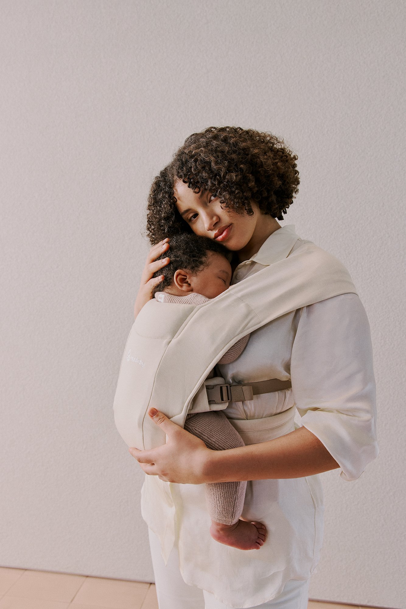 ergobaby_carrier_embrace_crm_BCEMACRM_01_0096 1.jpg