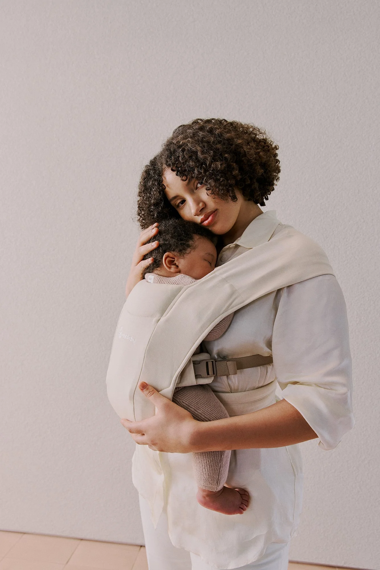 ergobaby_carrier_embrace_crm_BCEMACRM_01_0096 1.jpg