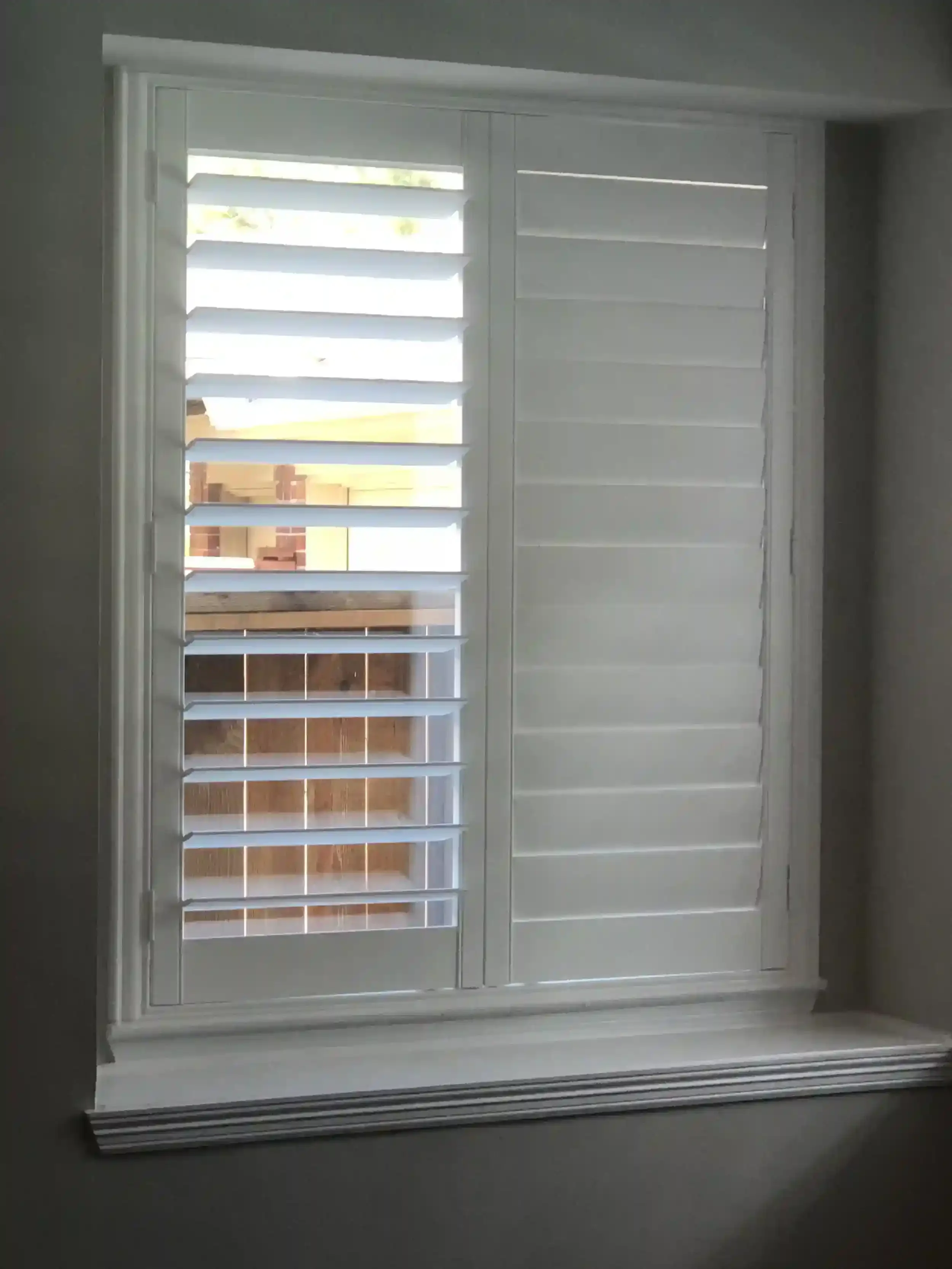 shutter-with-frame-cut-top-and-bottom.webp