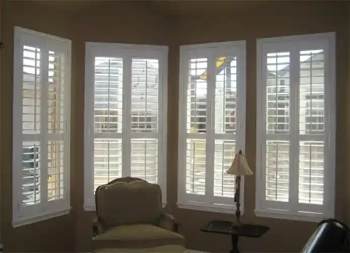 shutters-with-tilt-bar-and-divider-rail.webp