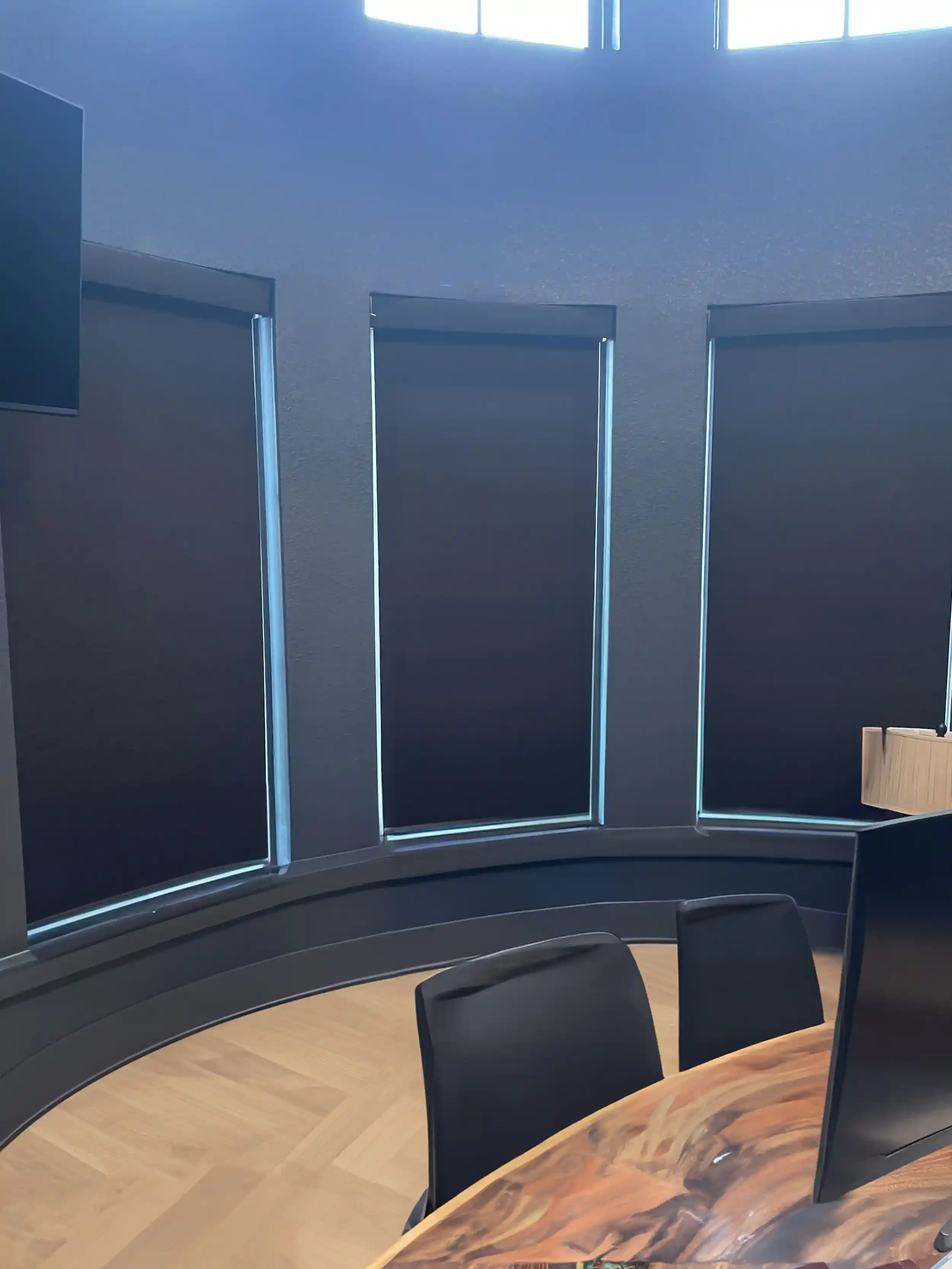 roller-shades-cirular-room.webp
