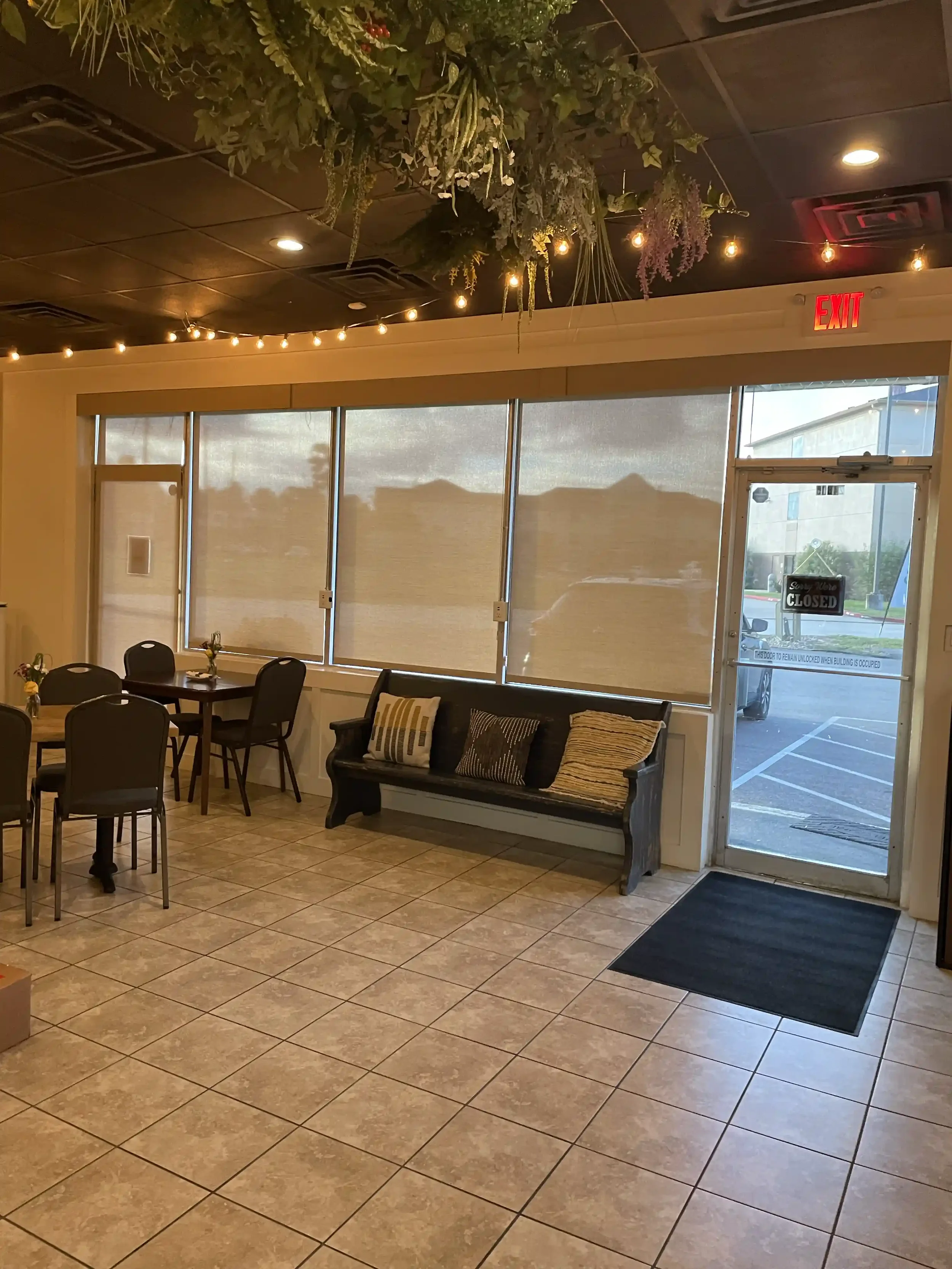 roller-shades-with-large-cornice.webp
