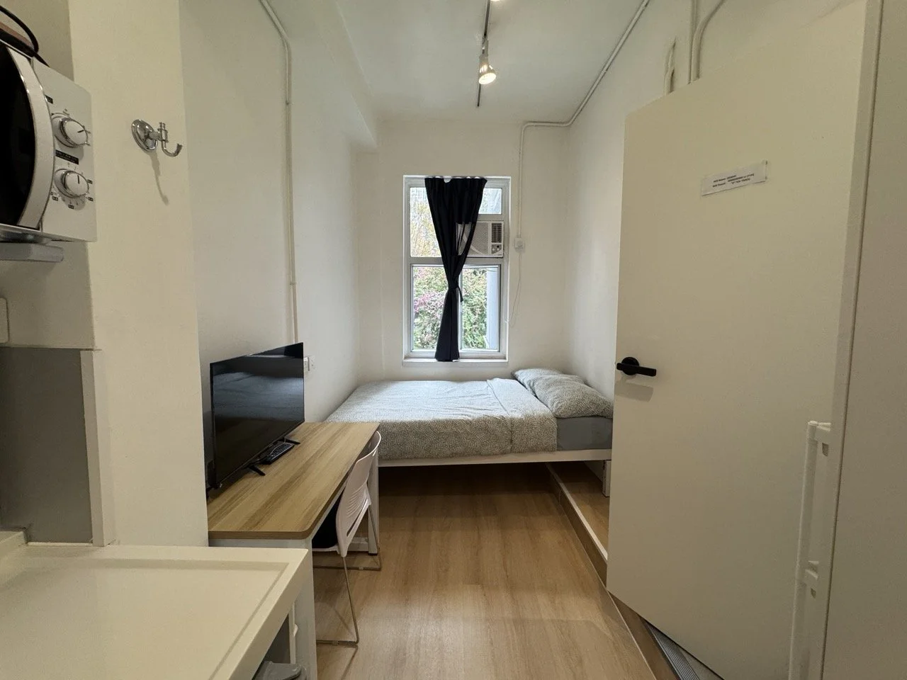 20 Queen's Road West - 4.jpeg