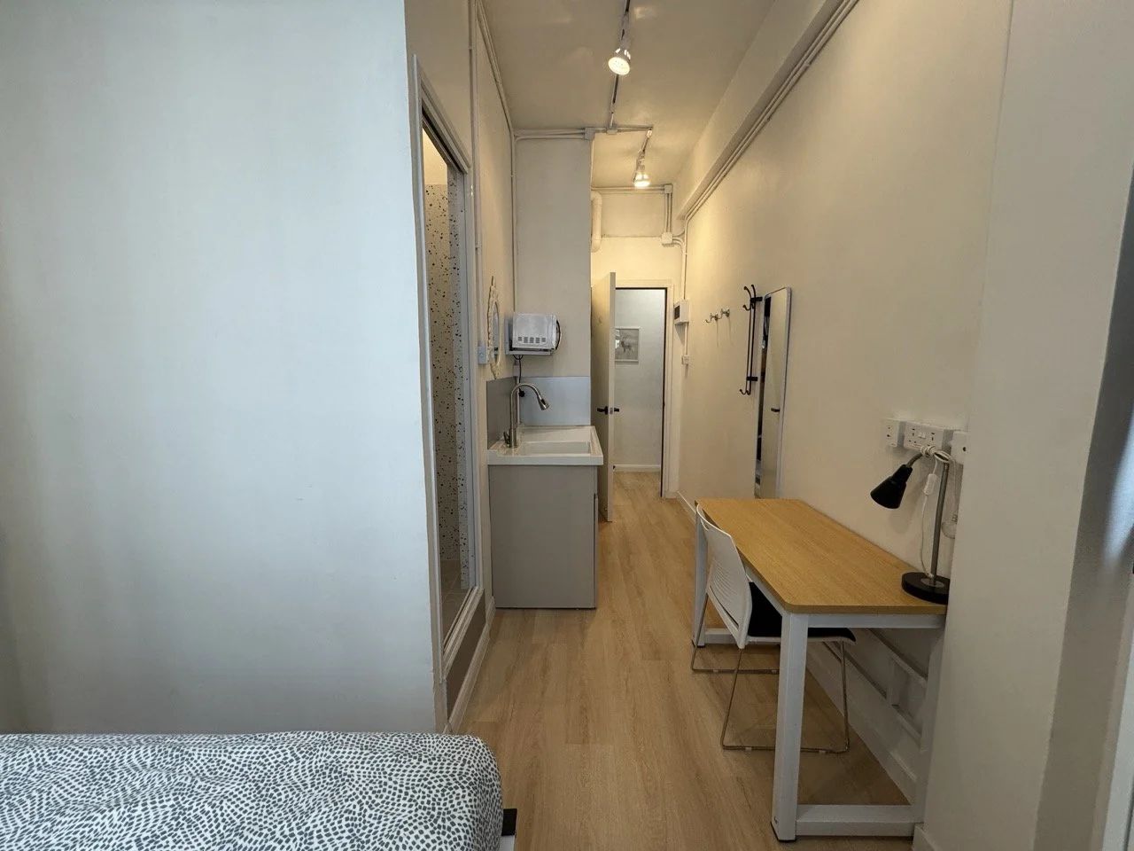 20 Queen's Road West - 6.jpeg