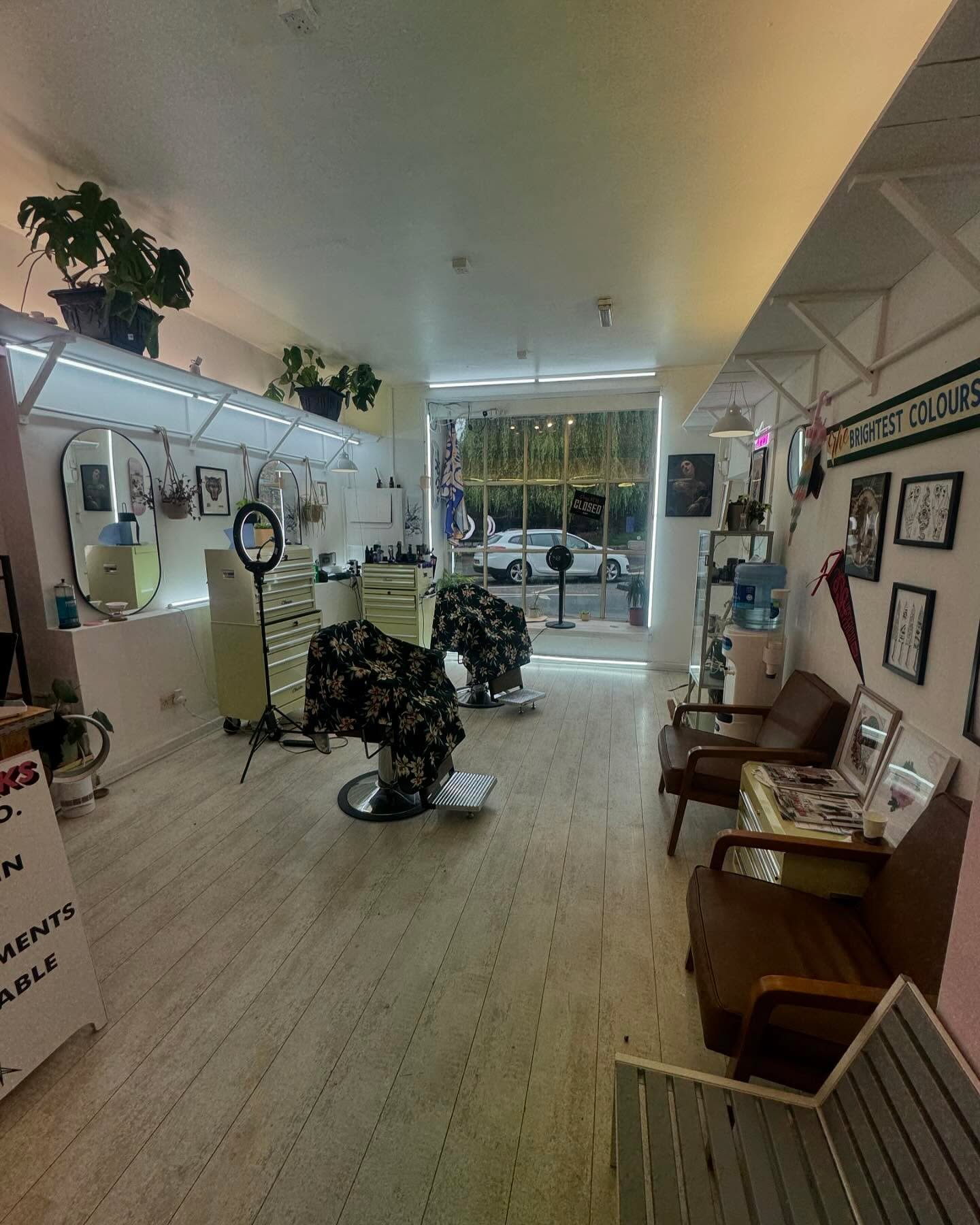 We&rsquo;ve been open a year today! 🎉🥳

What a year it&rsquo;s been! 

Big love to everyone that&rsquo;s come through in the last 12 months it&rsquo;s been mad! ❤️❤️❤️

Here&rsquo;s to many more 🍻🍻❤️

⛓️&zwj;💥ironworksbarbershop⛓️&zwj;💥❤️

#sal