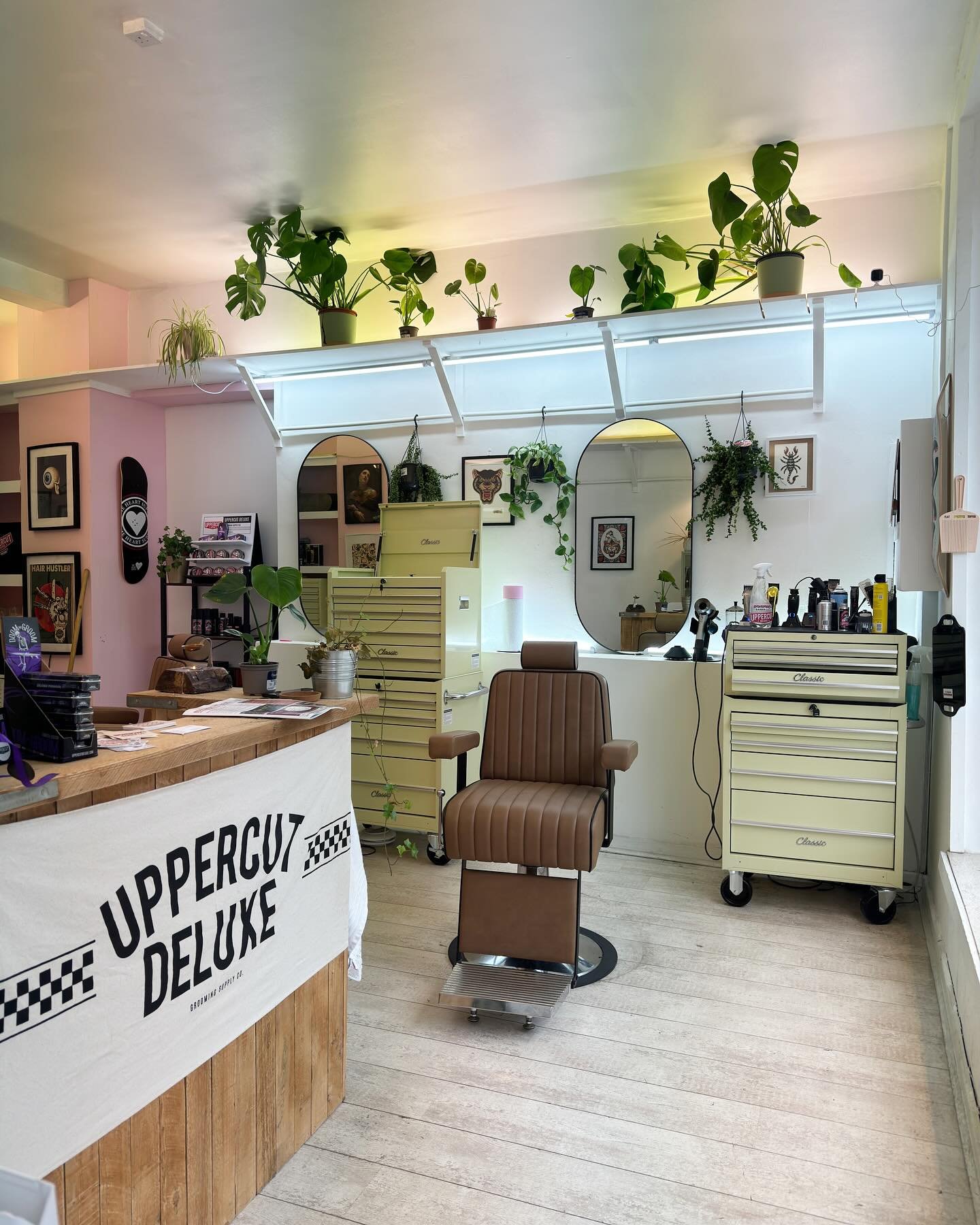 IRONWORKSBARBERCO⛓️

5a the Old George Fountain street Nailsworth 

#barber #barbershop #barberlife #haircut #barbershopconnect #fade #hair #barbers #hairstyle #barberlove #wahl #barbering #beard #menshair #hairstyles #andis #barbergang #barberworld 