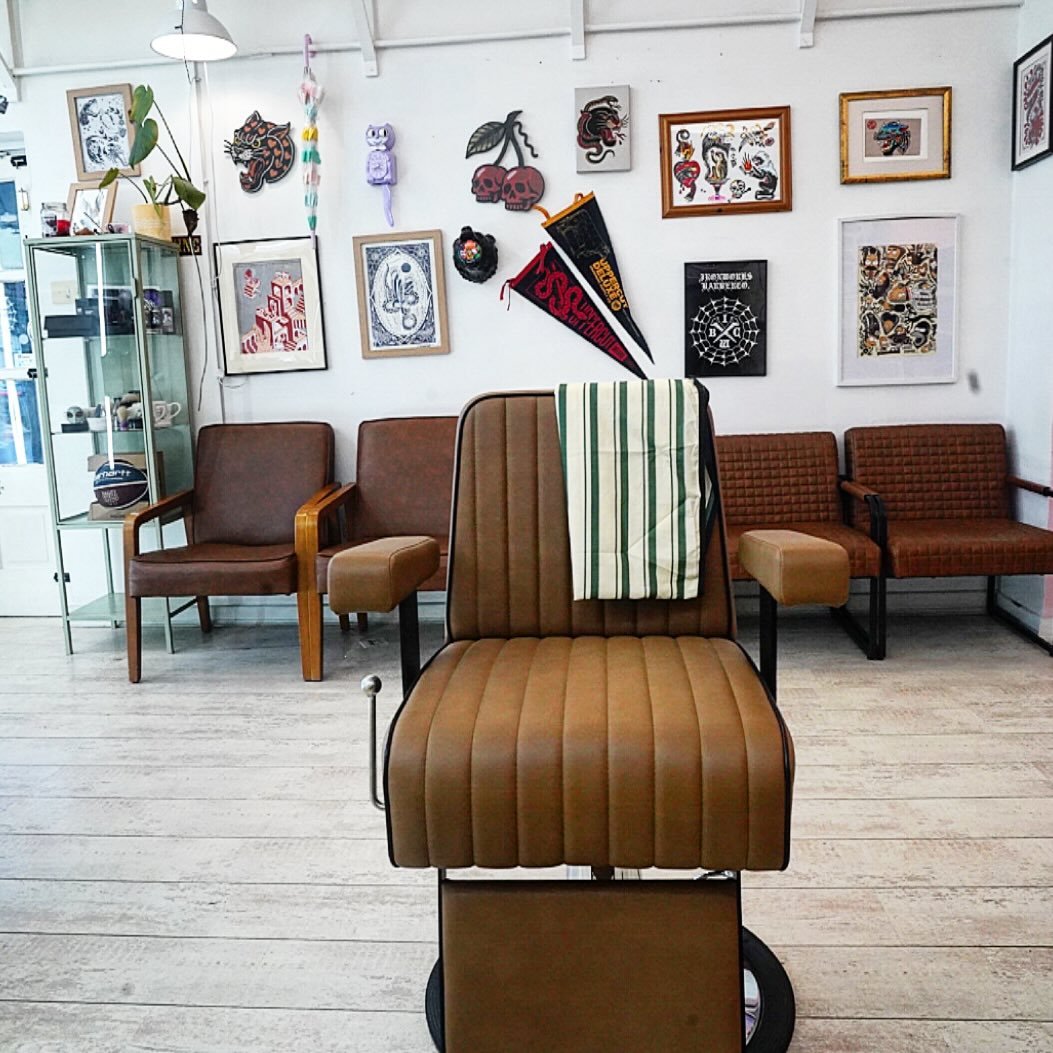 ⸻

💈 BARBER CHAIR AVAILABLE &ndash; NAILSWORTH 💈

Are you a barber looking for a change of scene?
We have a chair available to rent in our very busy barbershop right in the centre of Nailsworth.

✔️ Competitive rental rates
✔️ Flexible working hour