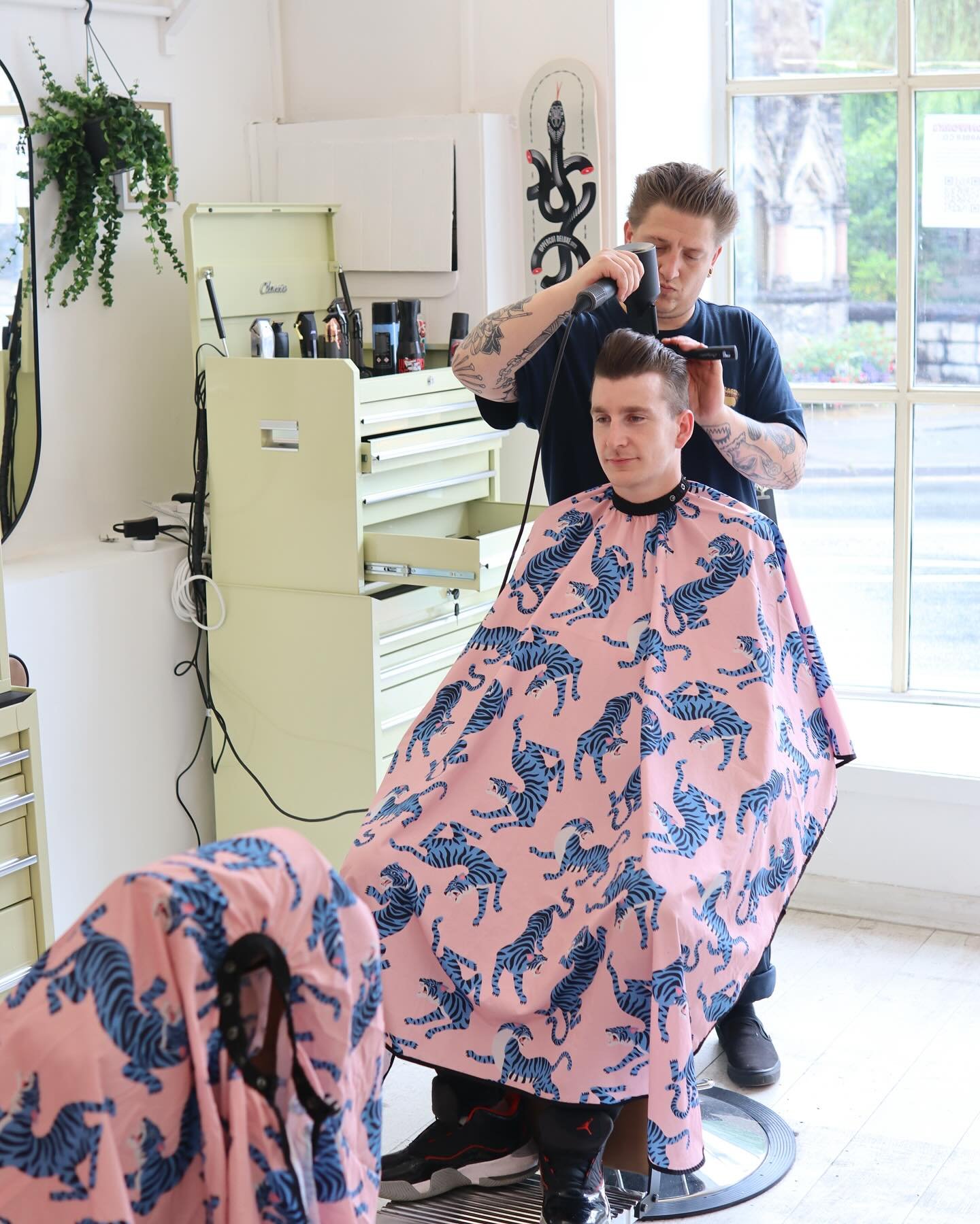 🍒❤️

⛓️Ironworksbarberco⛓️

#barber #barbershop #barberlife #haircut #barbershopconnect #fade #hair #barbers #hairstyle #barberlove #wahl #barbering #beard #menshair #hairstyles #andis #barbergang #barberworld #style #barbersinctv #thebarberpost #ha