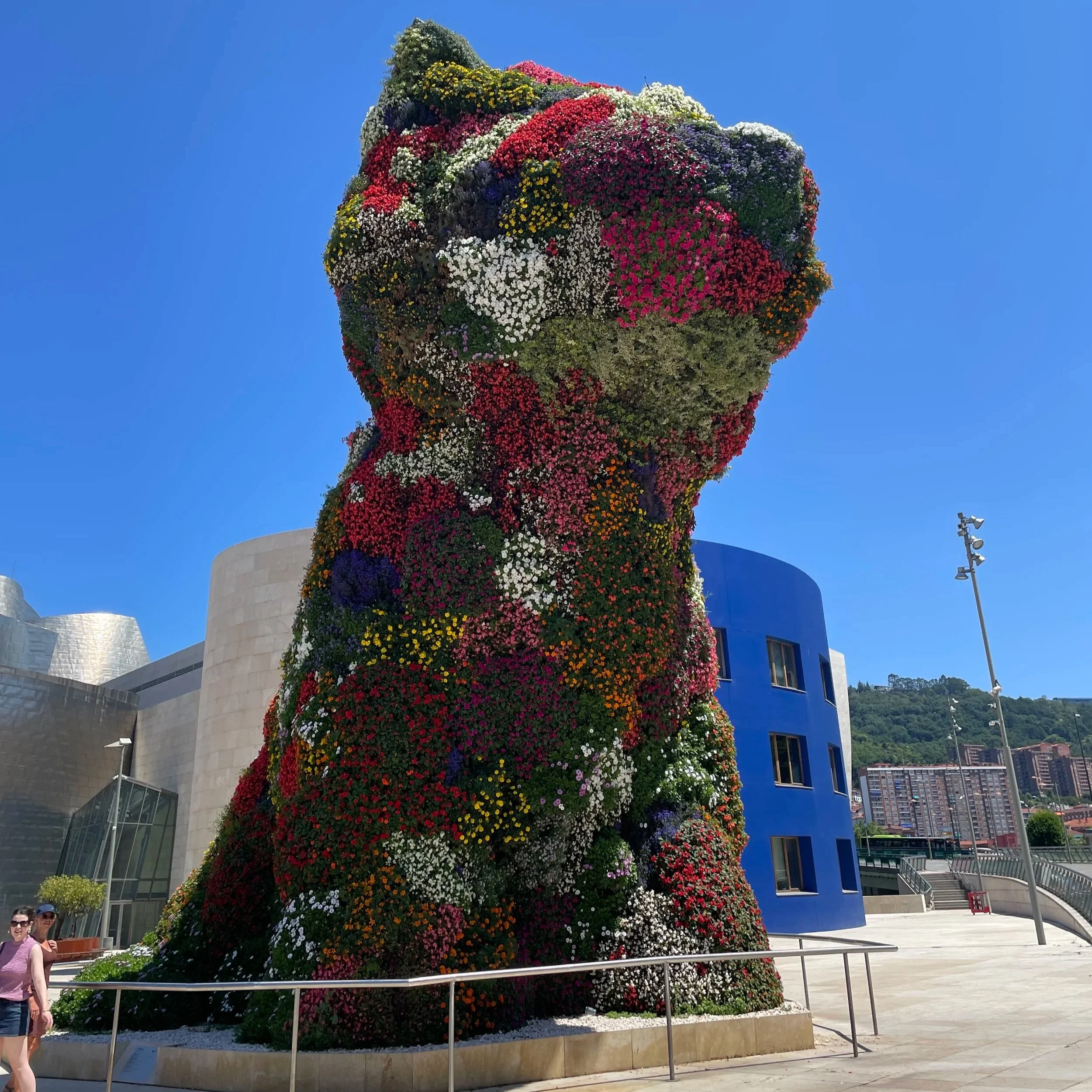 Puppy (Jeff Koons).jpg