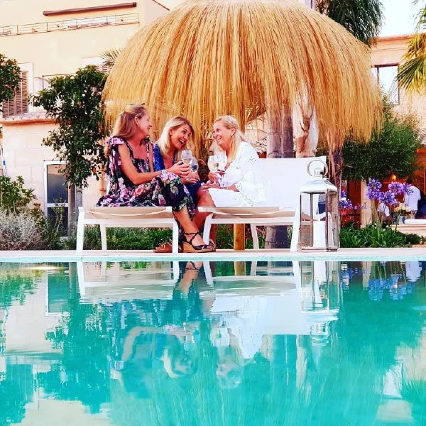Boutique-Hotel-Can-Sull_Pool-party_drinks.jpg