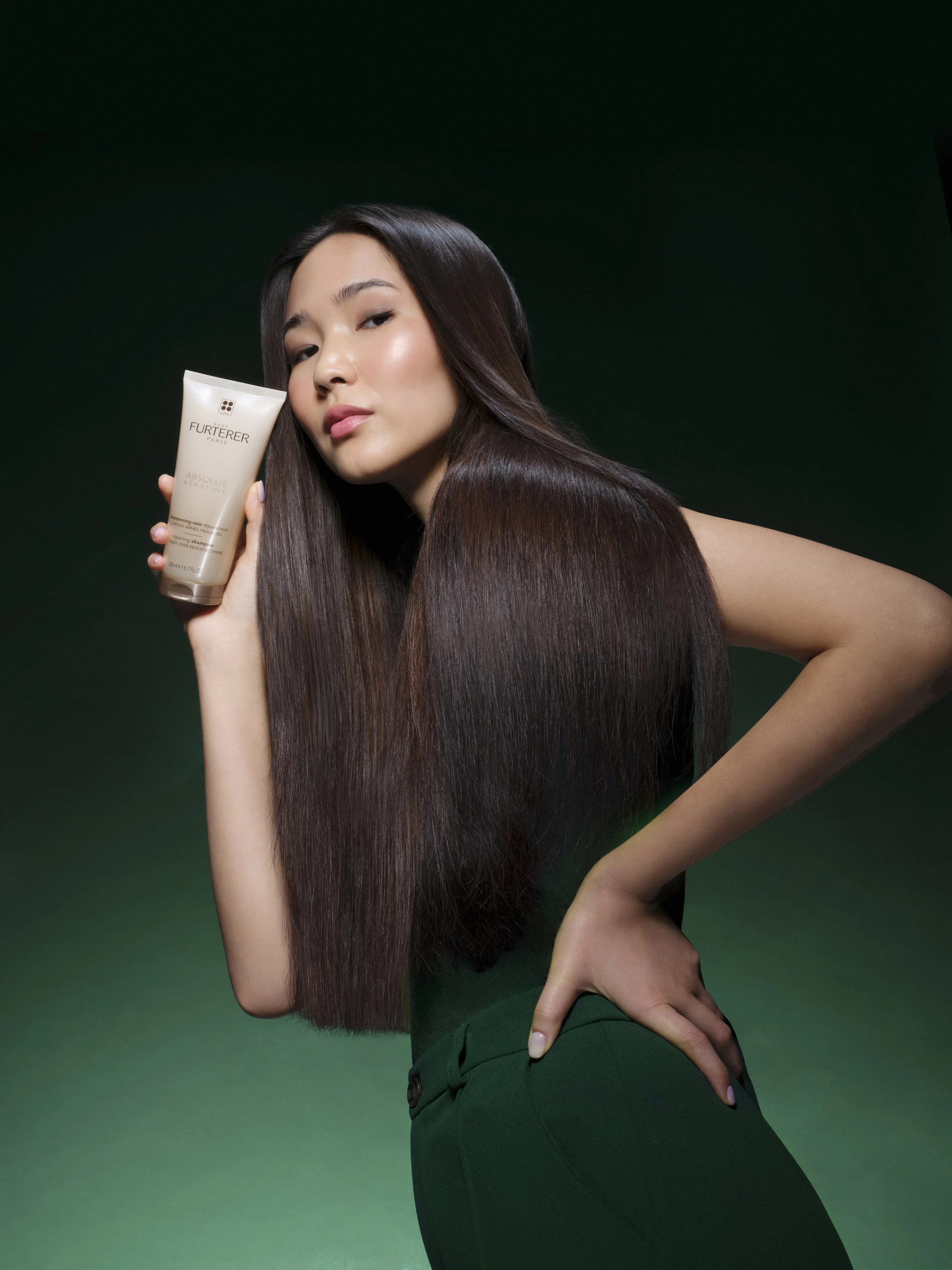 01-FURTERER_250424_GR_060_SHAMPOING_ABSOLUE_KERATINE_PRODUCT_MODEL_1066.jpg