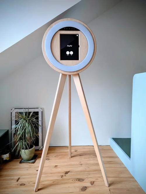 Photobooth en multiplex bouleau artisanal lors d'un événement