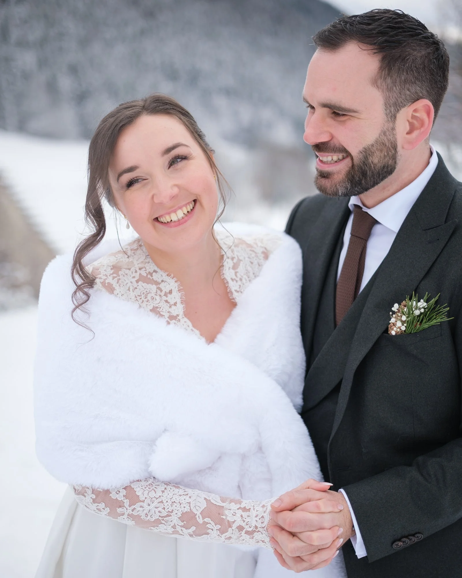 Couple de mariés photographié dans la région grenobloise, prestation reportage complète