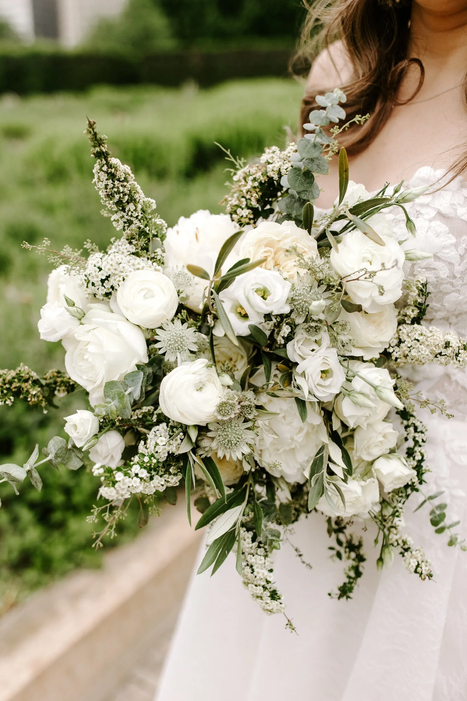 clean & classic bridal bouquet  bou-k