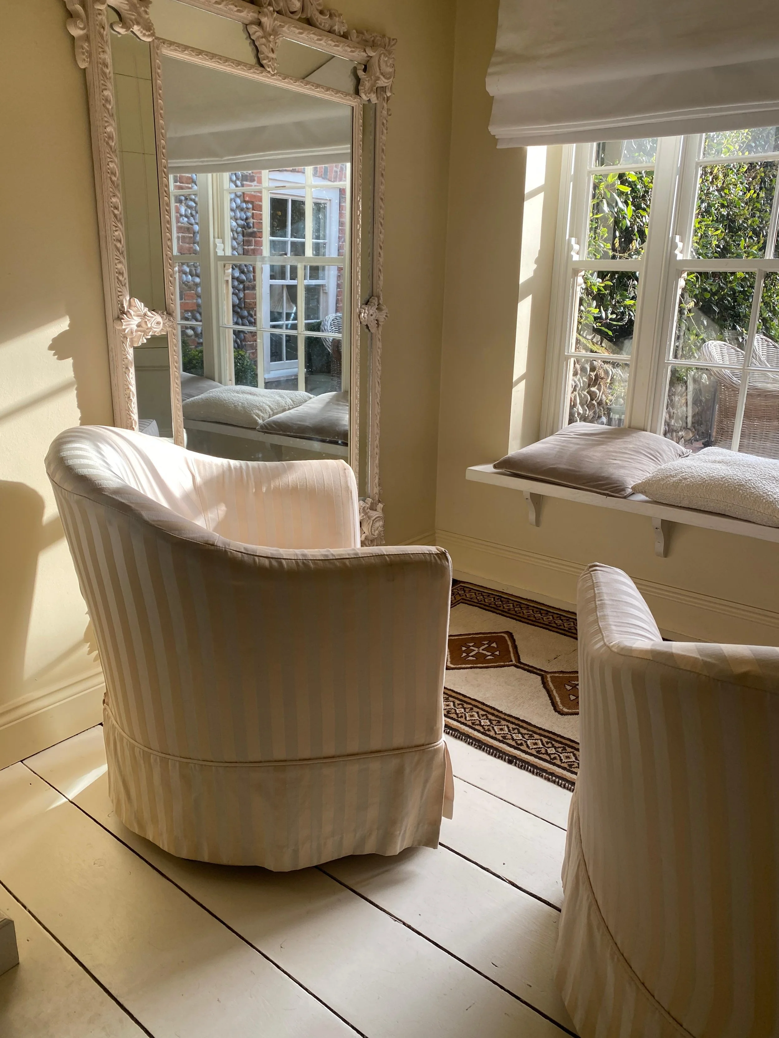 Kitchen Seating Area