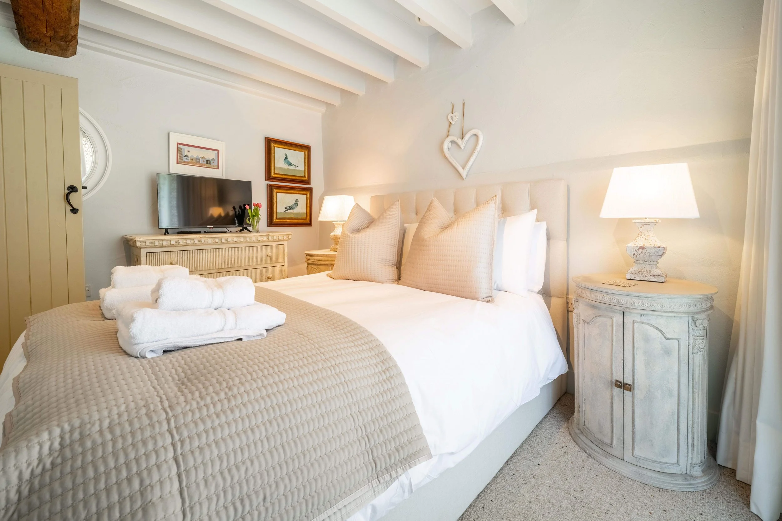 Our Cottage In Langham is a mile from Blakeney and has two Ensuite Bedrooms perfect for couples looking for a Short Break. The Cottage in Langham is Air Conditioned throughout and has a South Facing Walled Garden
