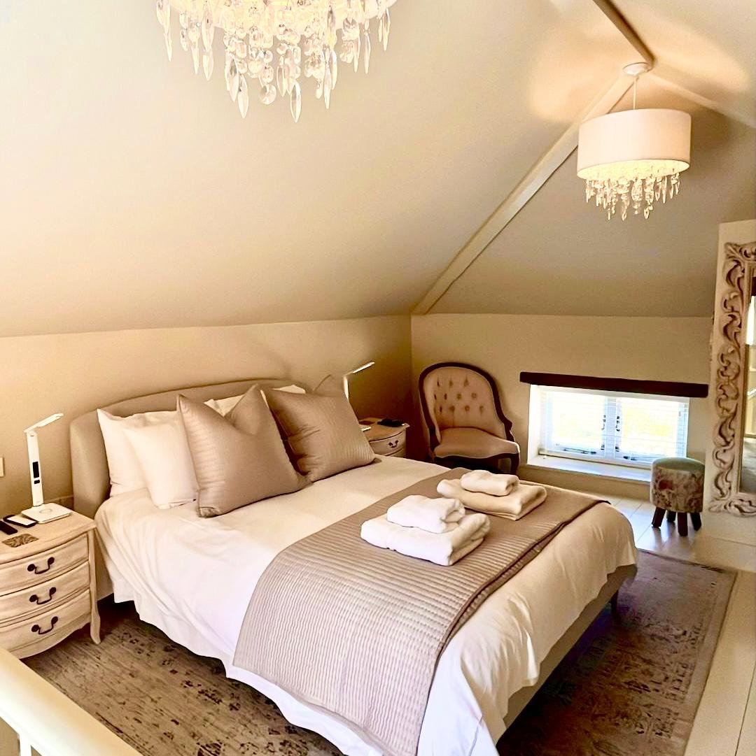 Our Cottage In Langham is a mile from Blakeney and has two Ensuite Bedrooms perfect for couples looking for a Short Break. The Cottage in Langham is Air Conditioned throughout and has a South Facing Walled Garden