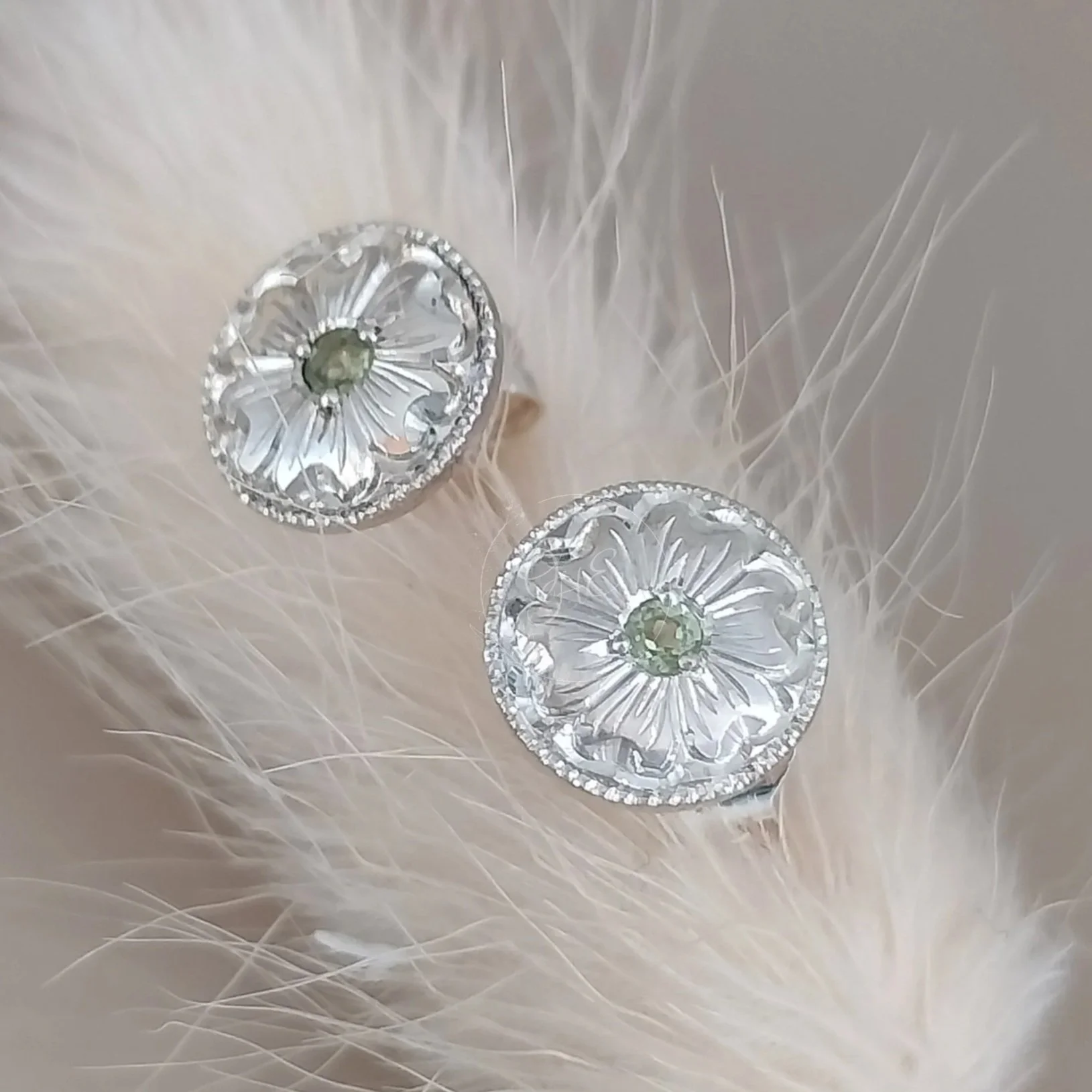 Cosmea flower engraved silver earstud