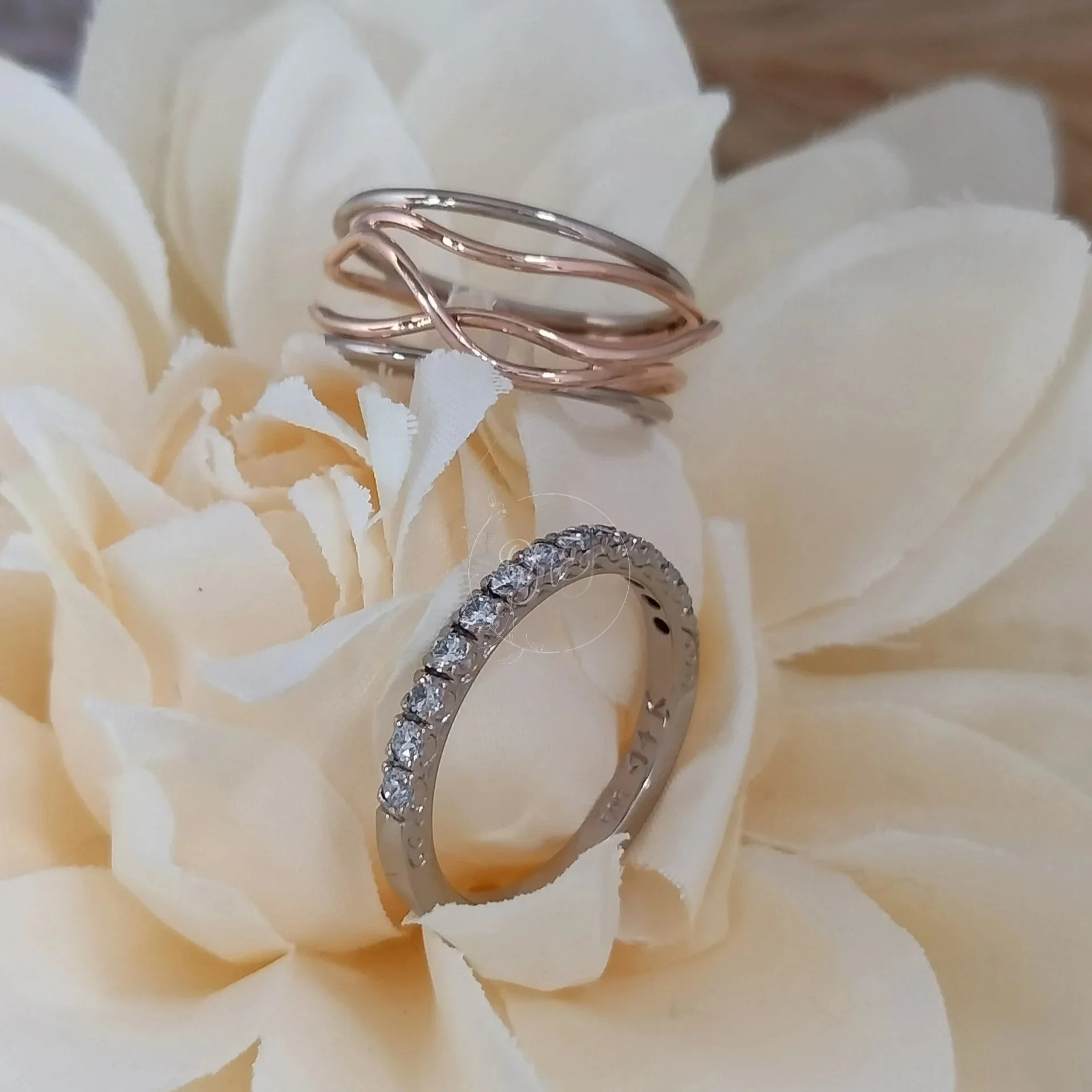 wedding+promise+ring+gold+diamonds+engraving.jpg