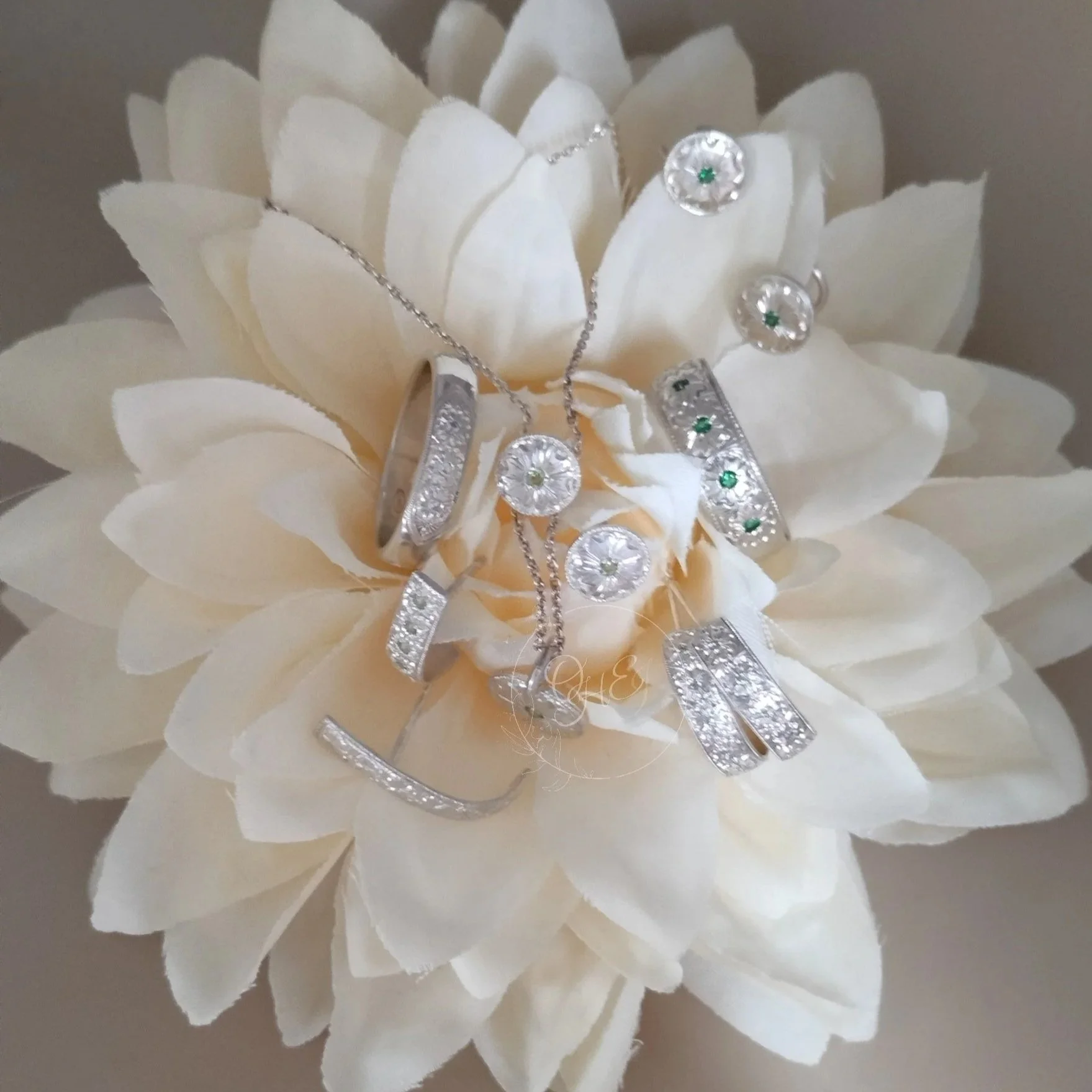 What does heirloom jewelry means?