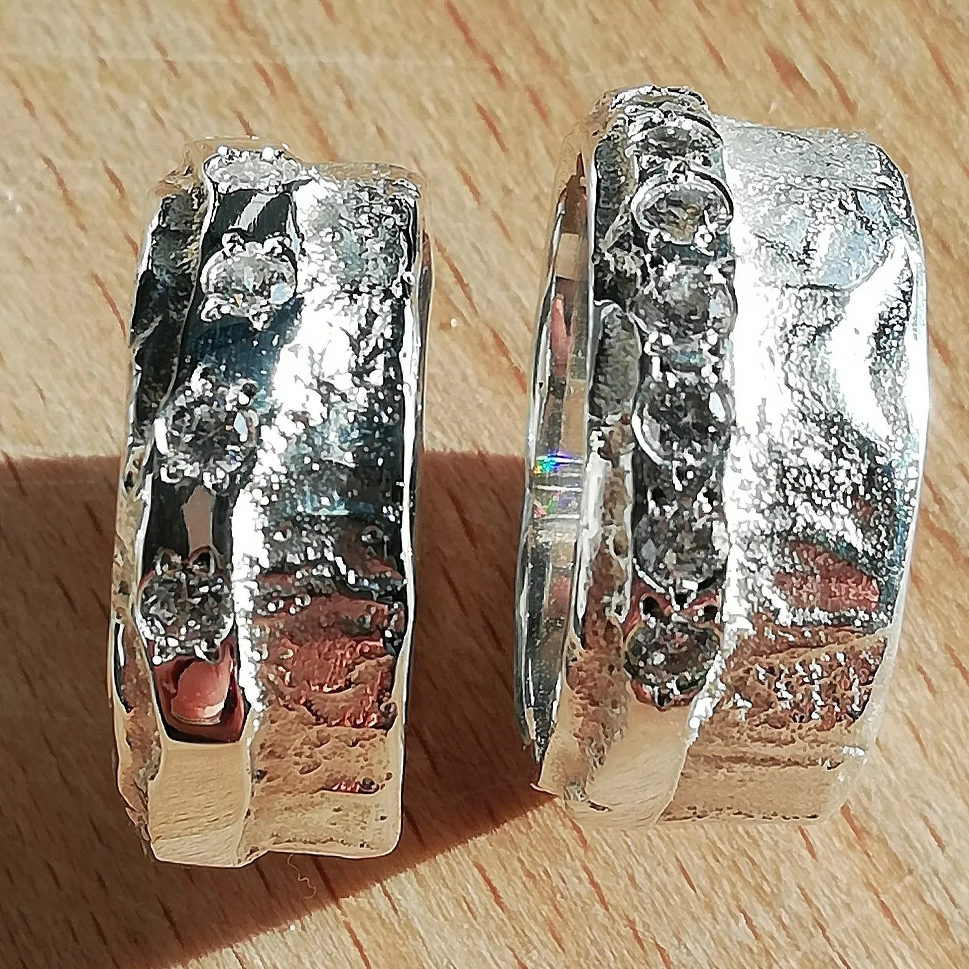 Silver rings with straight or curled cz