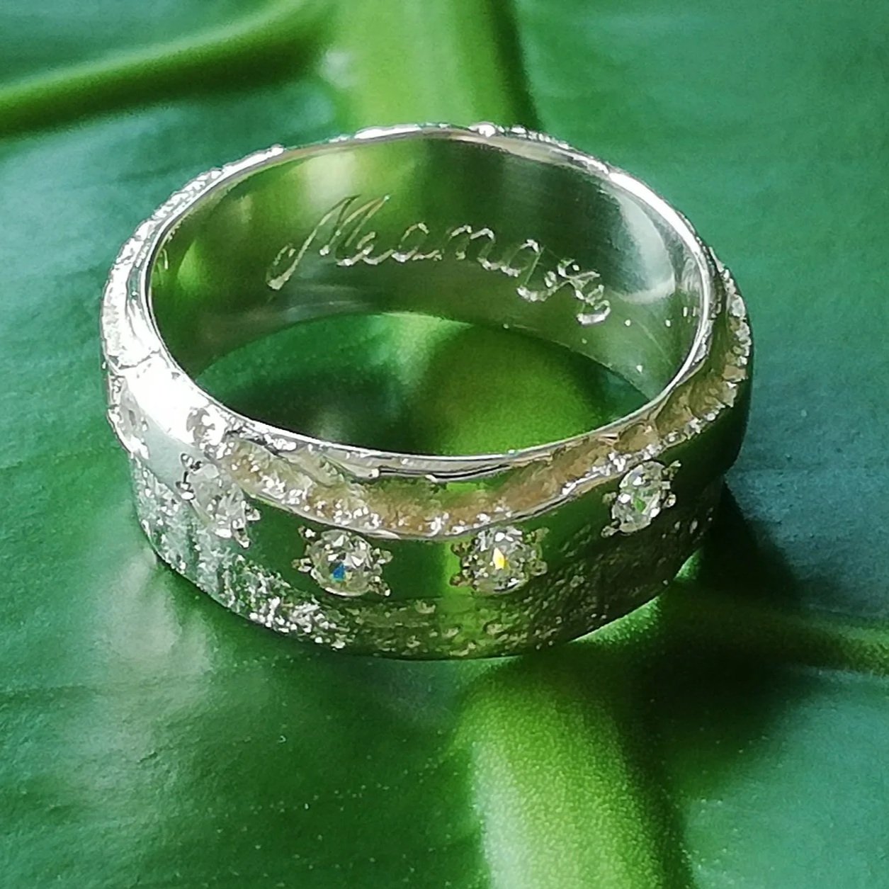 Inside ring engraving 'mama'