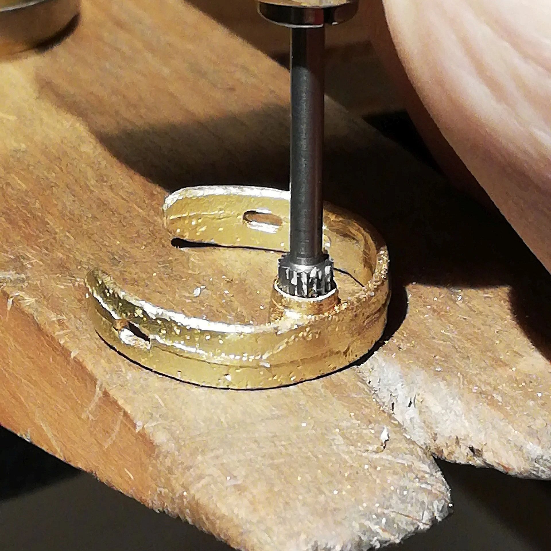 prepare setting for the gemstone