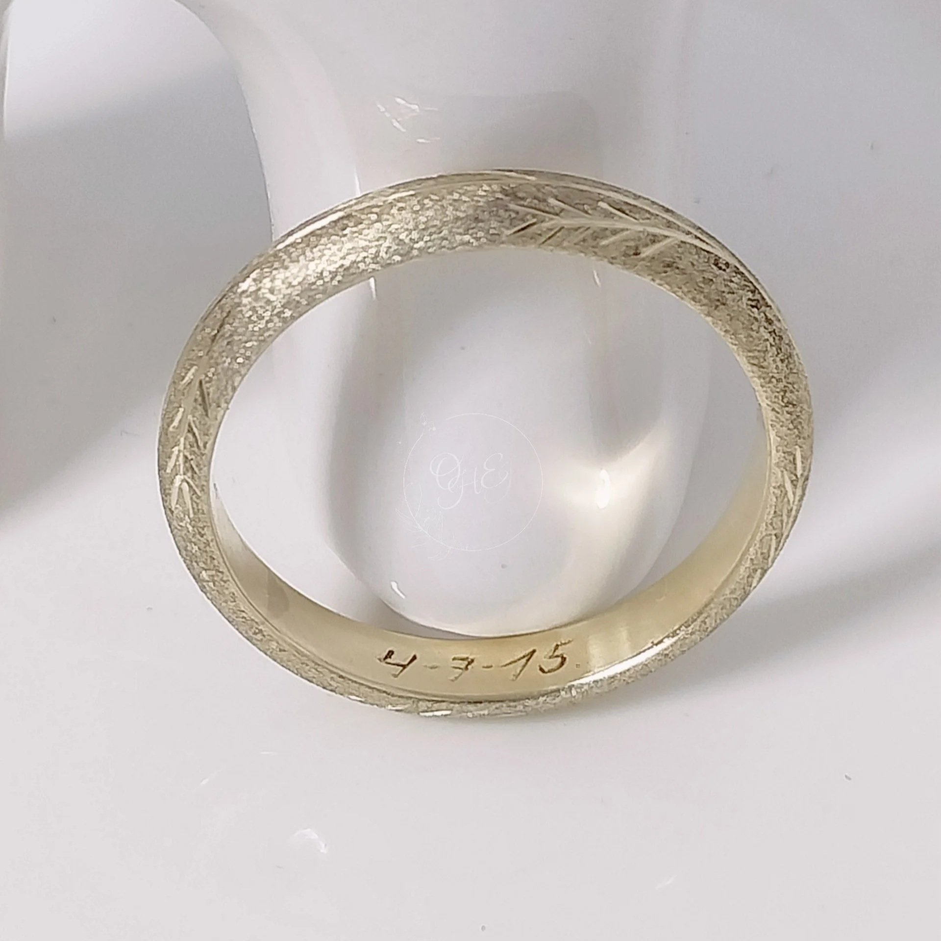 Gold+palm+ring+engraved.jpg
